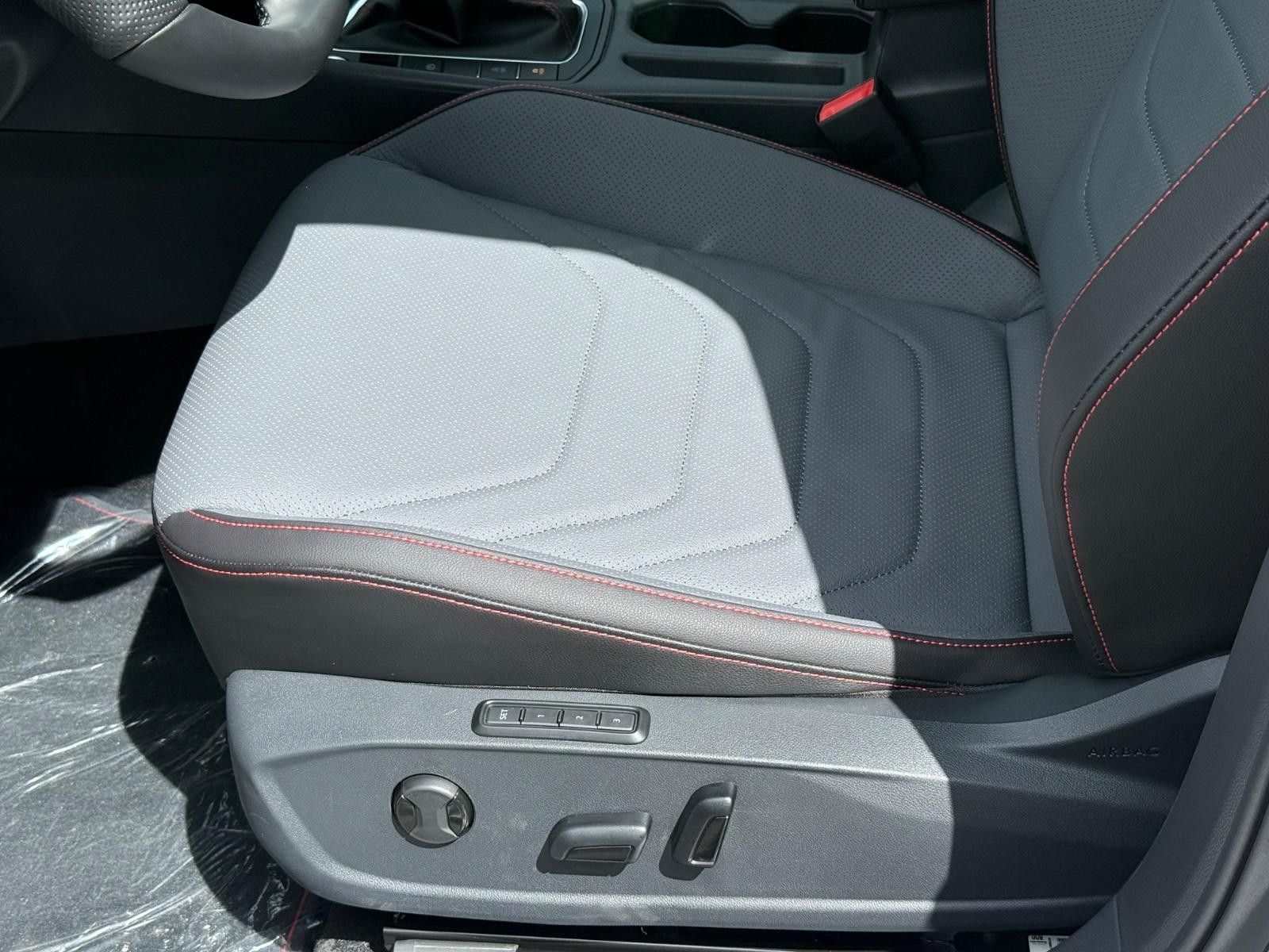 Volkswagen Jetta GLI Vehicle Image 16