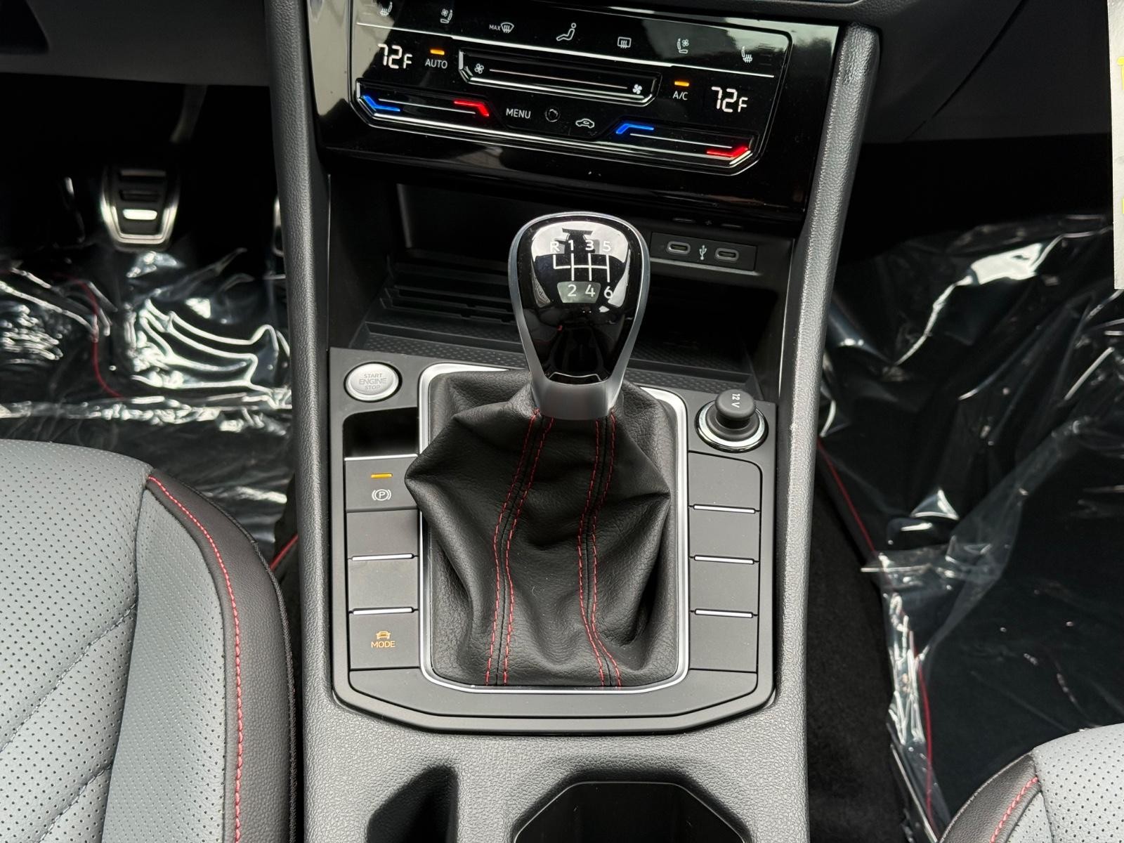Volkswagen Jetta GLI Vehicle Image 09