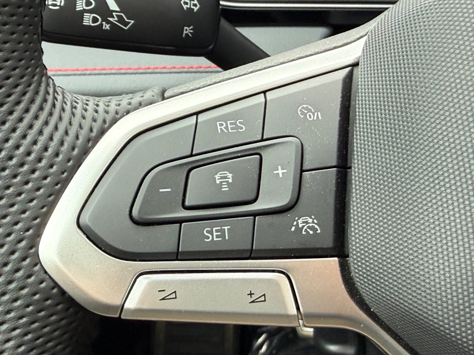 Volkswagen Jetta GLI Vehicle Image 12