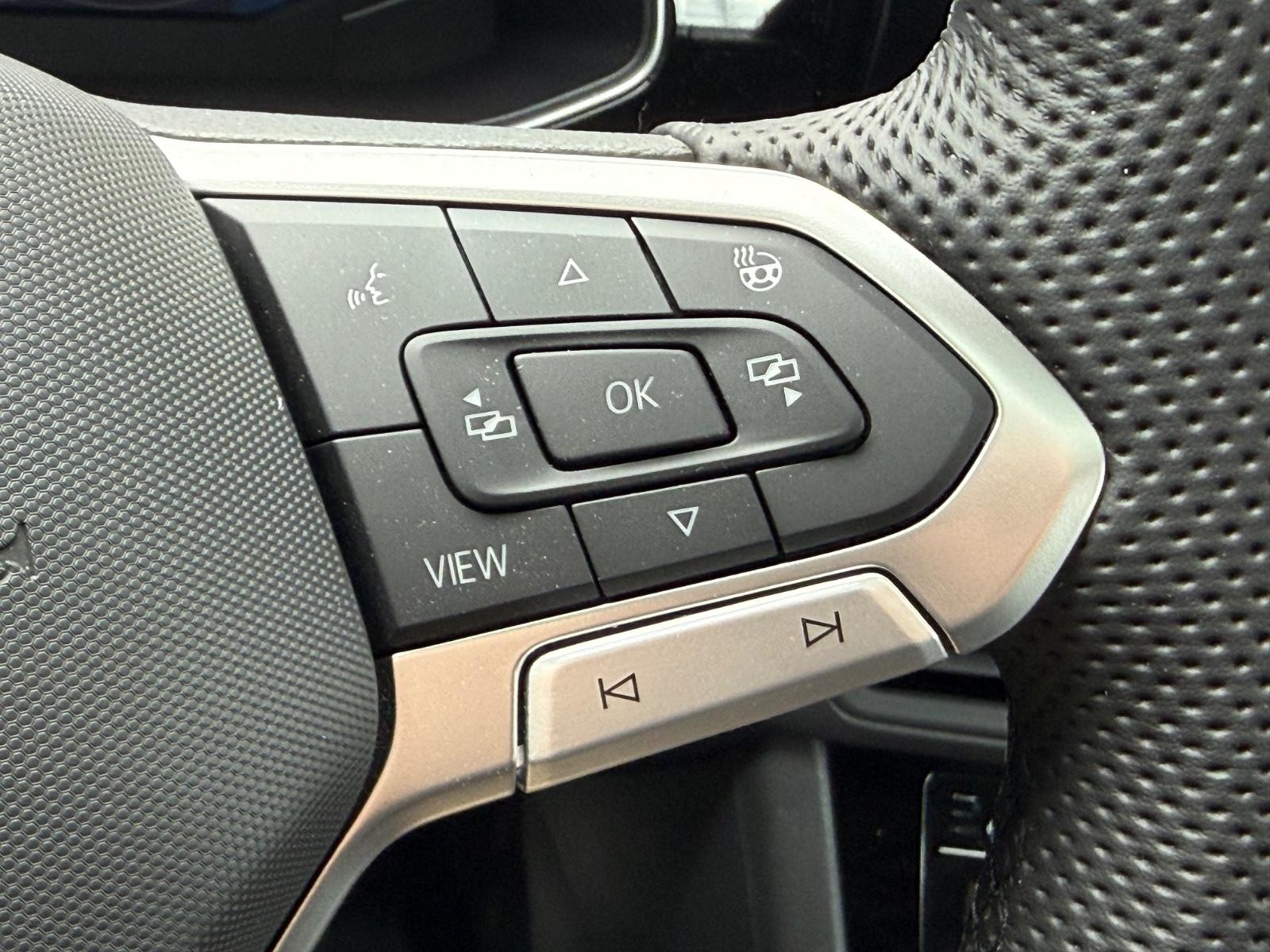 Volkswagen Jetta GLI Vehicle Image 13
