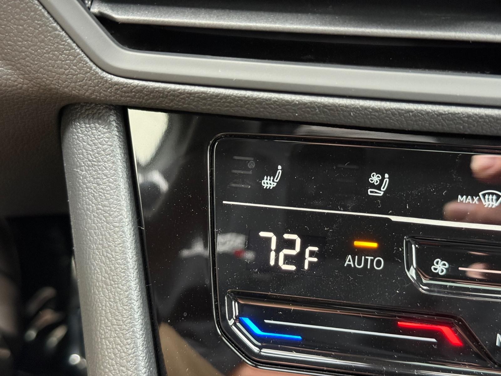 Volkswagen Jetta GLI Vehicle Image 15