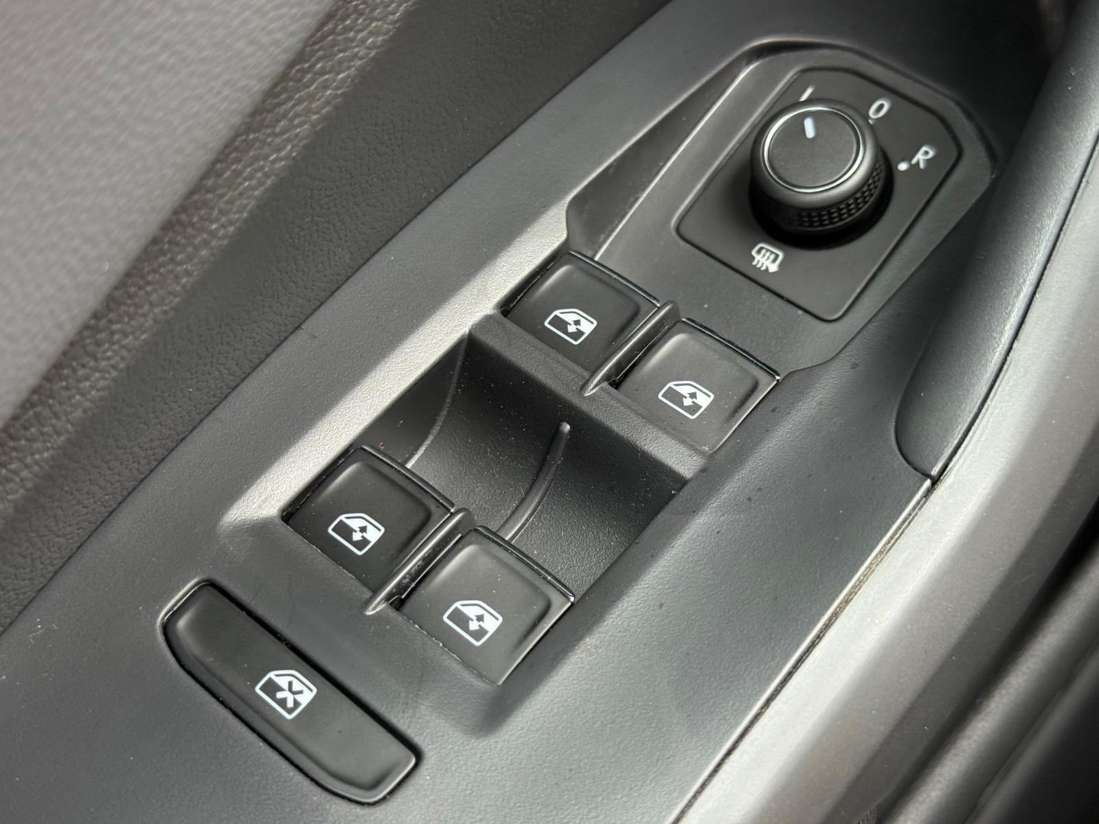 Volkswagen Jetta GLI Vehicle Image 16