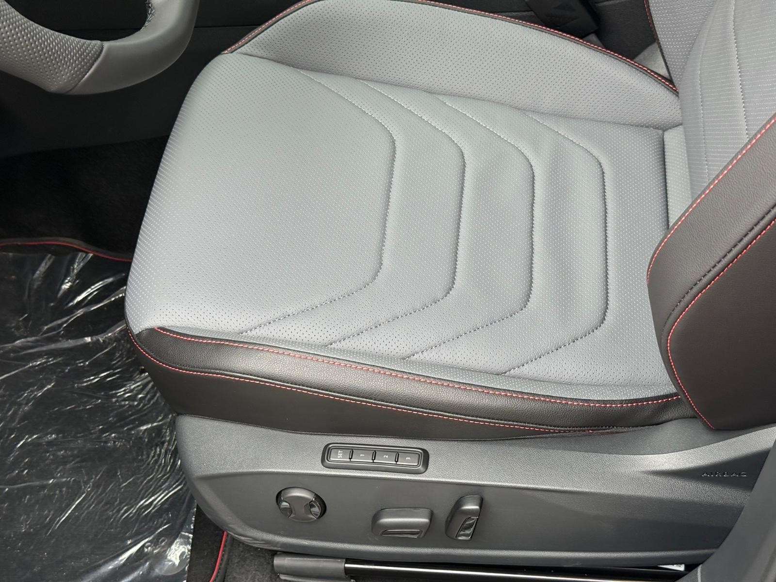 Volkswagen Jetta GLI Vehicle Image 17