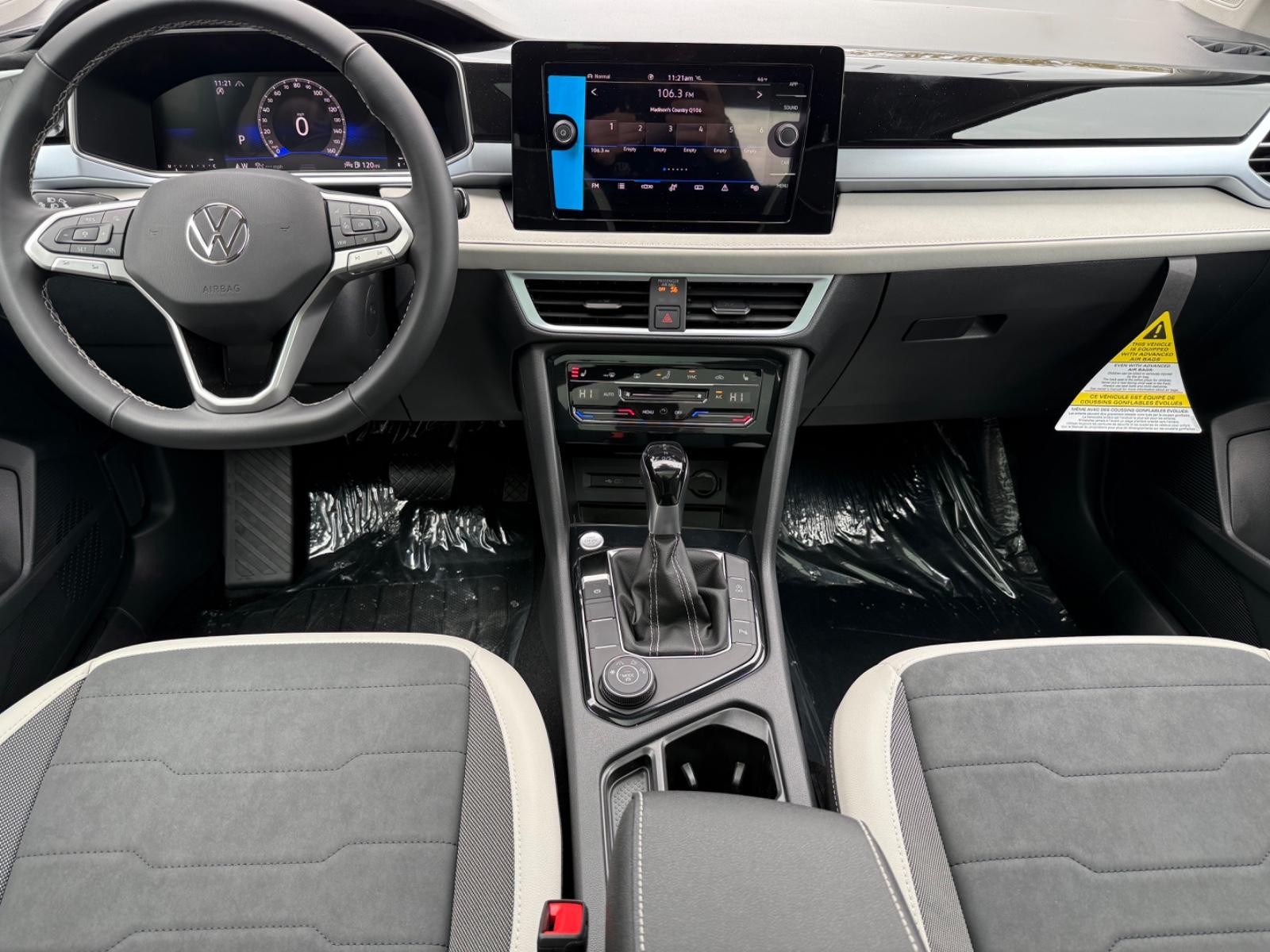 Volkswagen Taos Vehicle Image 06