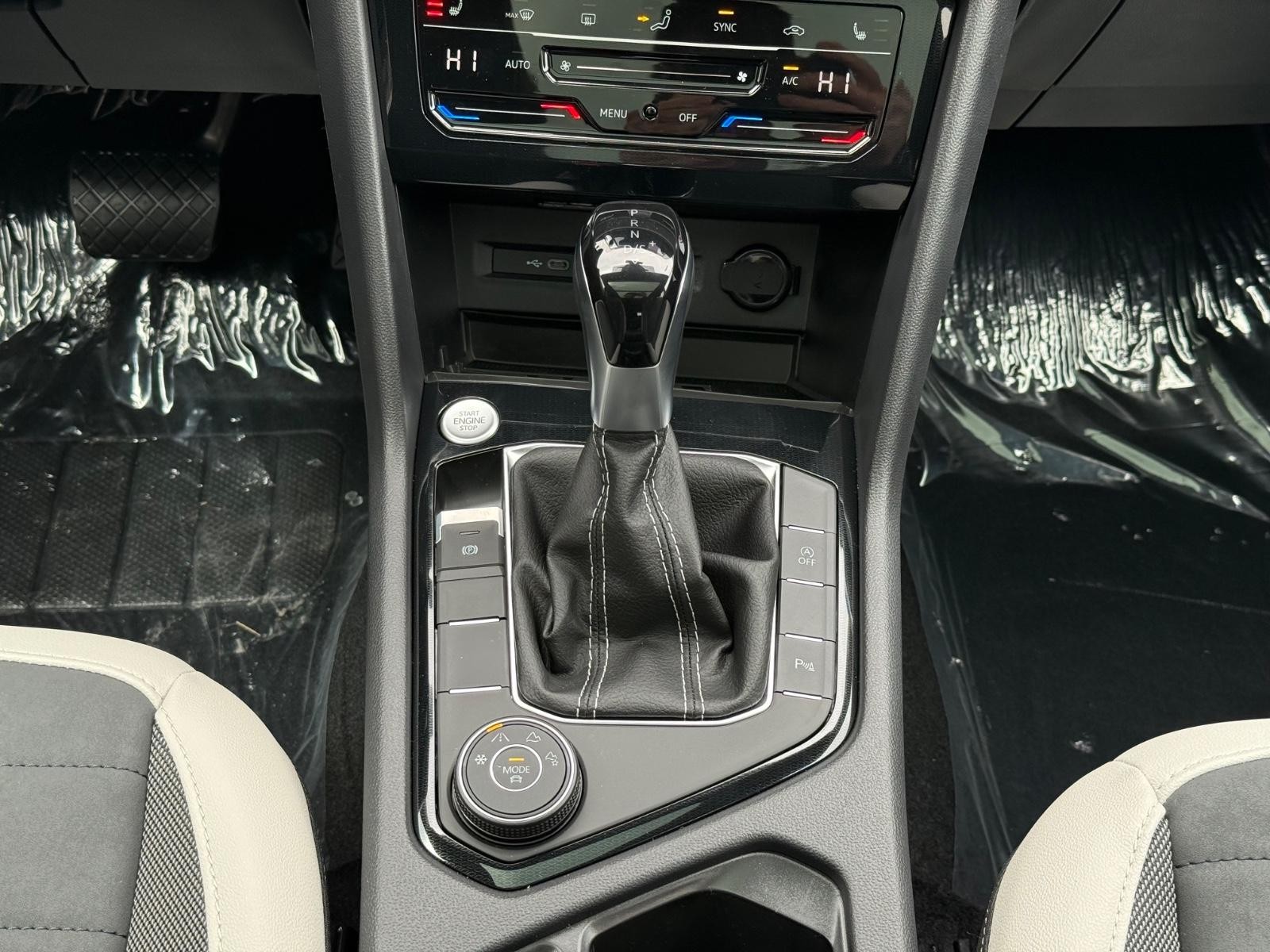 Volkswagen Taos Vehicle Image 08