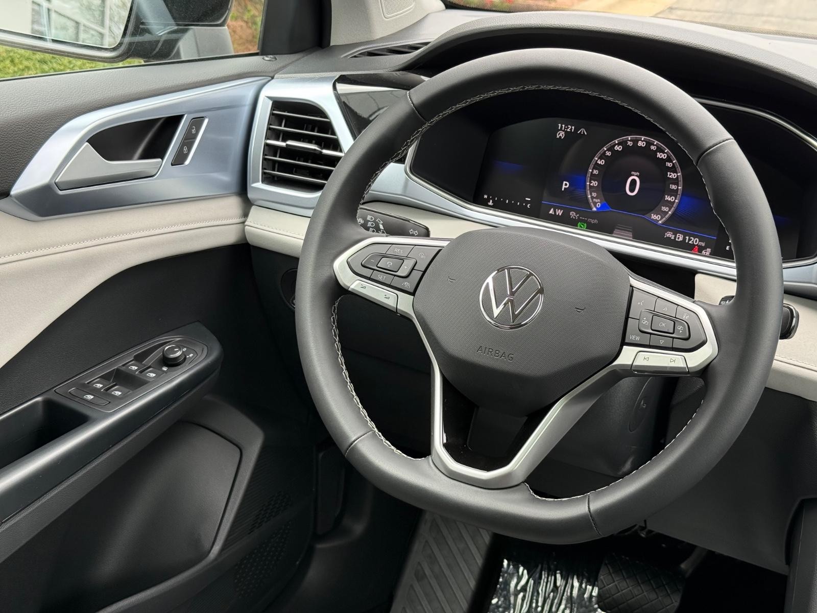 Volkswagen Taos Vehicle Image 09