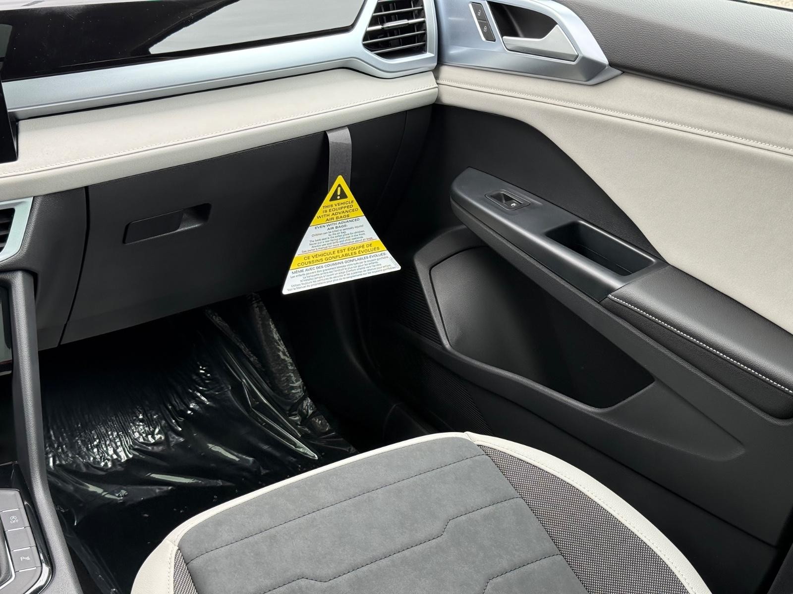 Volkswagen Taos Vehicle Image 10