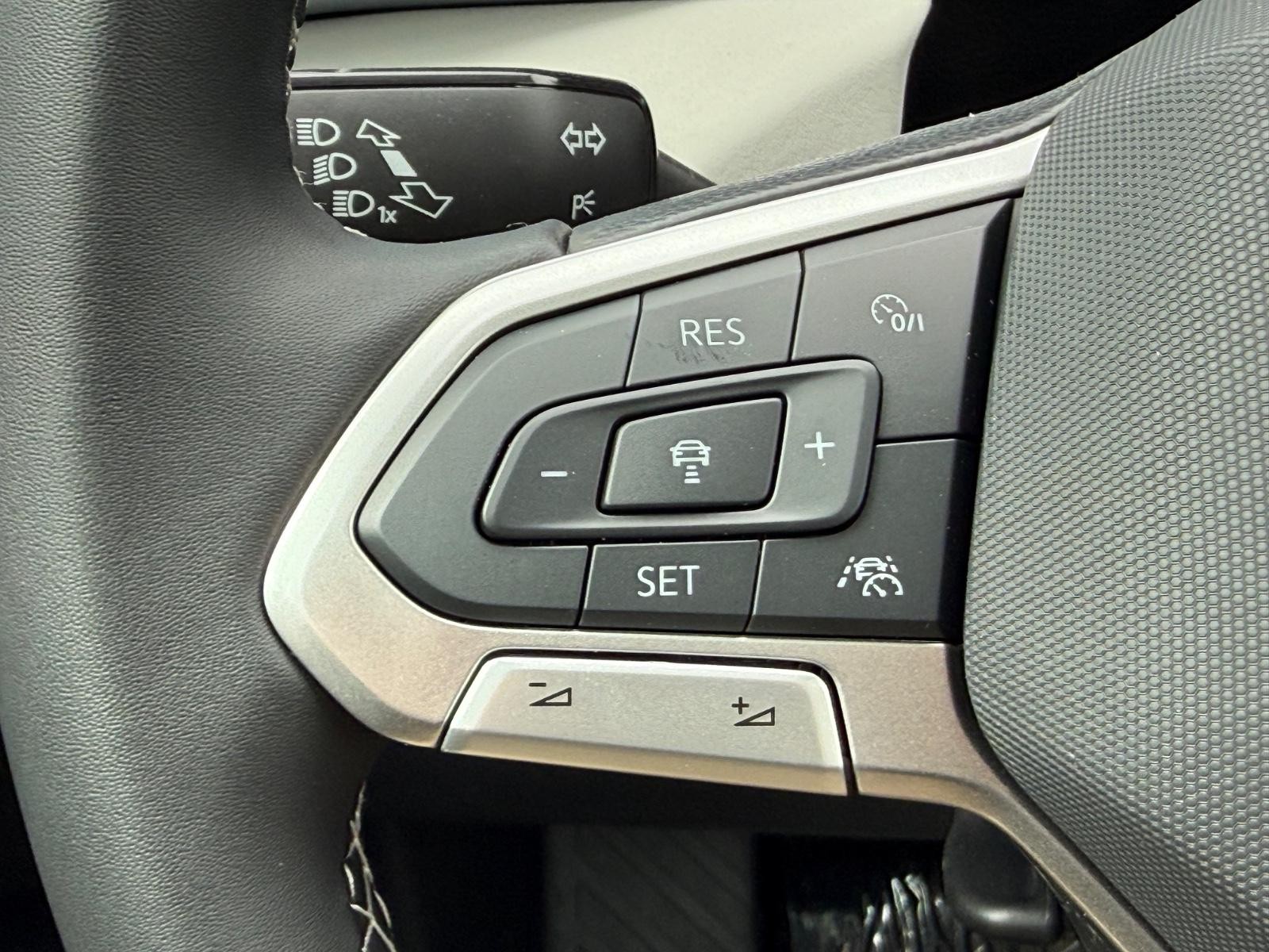 Volkswagen Taos Vehicle Image 11