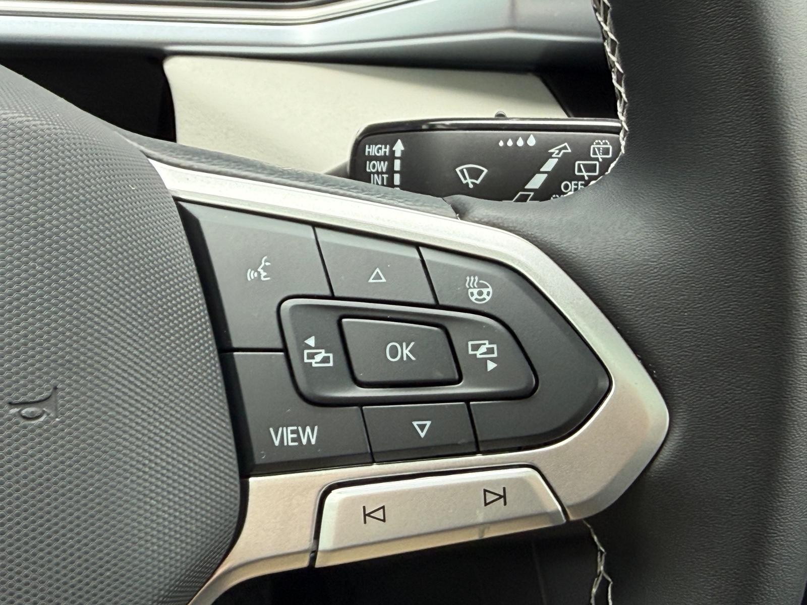 Volkswagen Taos Vehicle Image 12