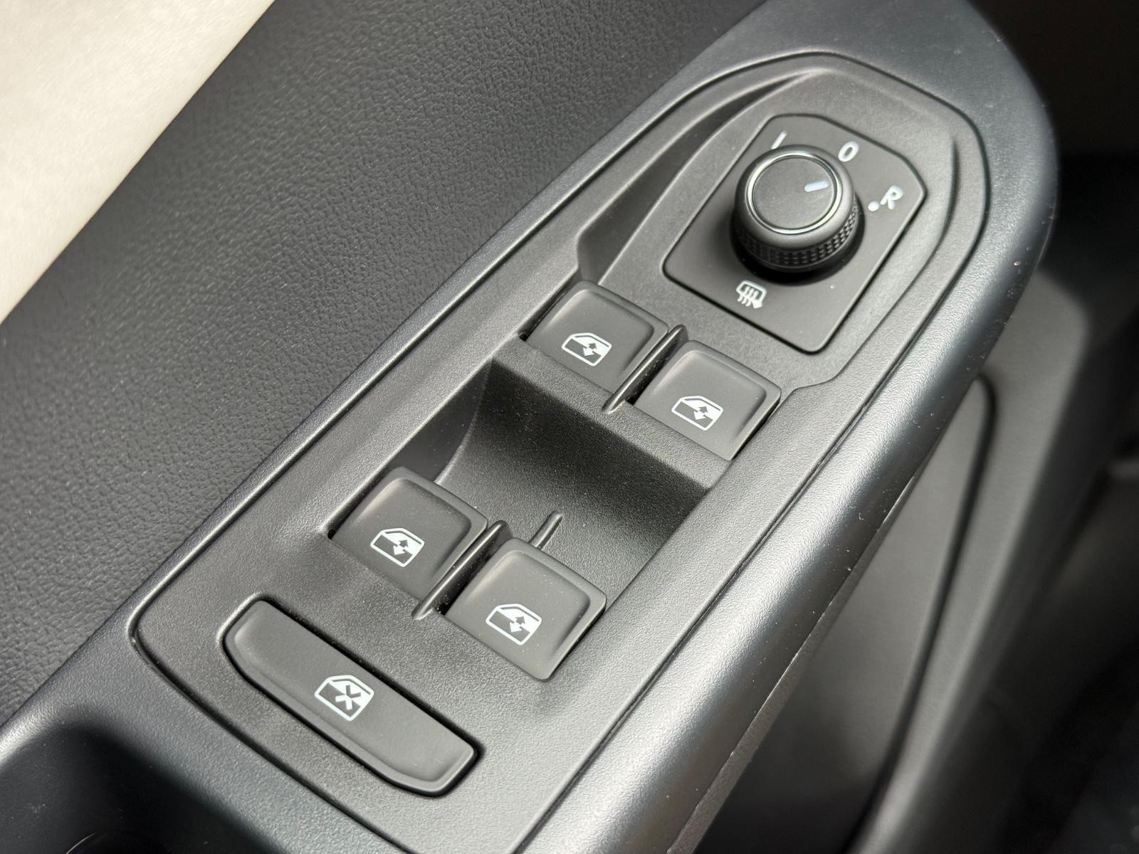 Volkswagen Taos Vehicle Image 15