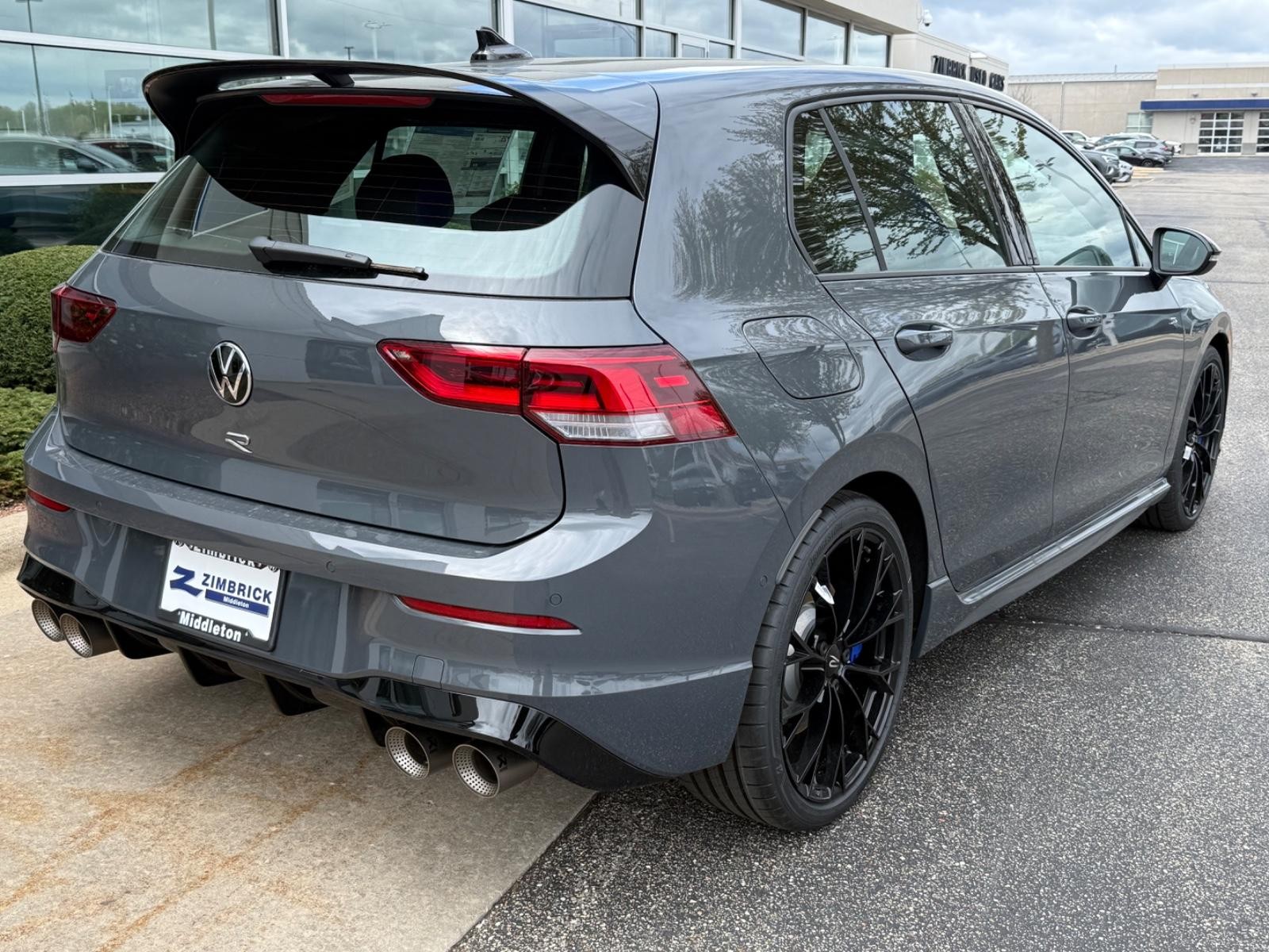 Volkswagen Golf R Vehicle Image 03