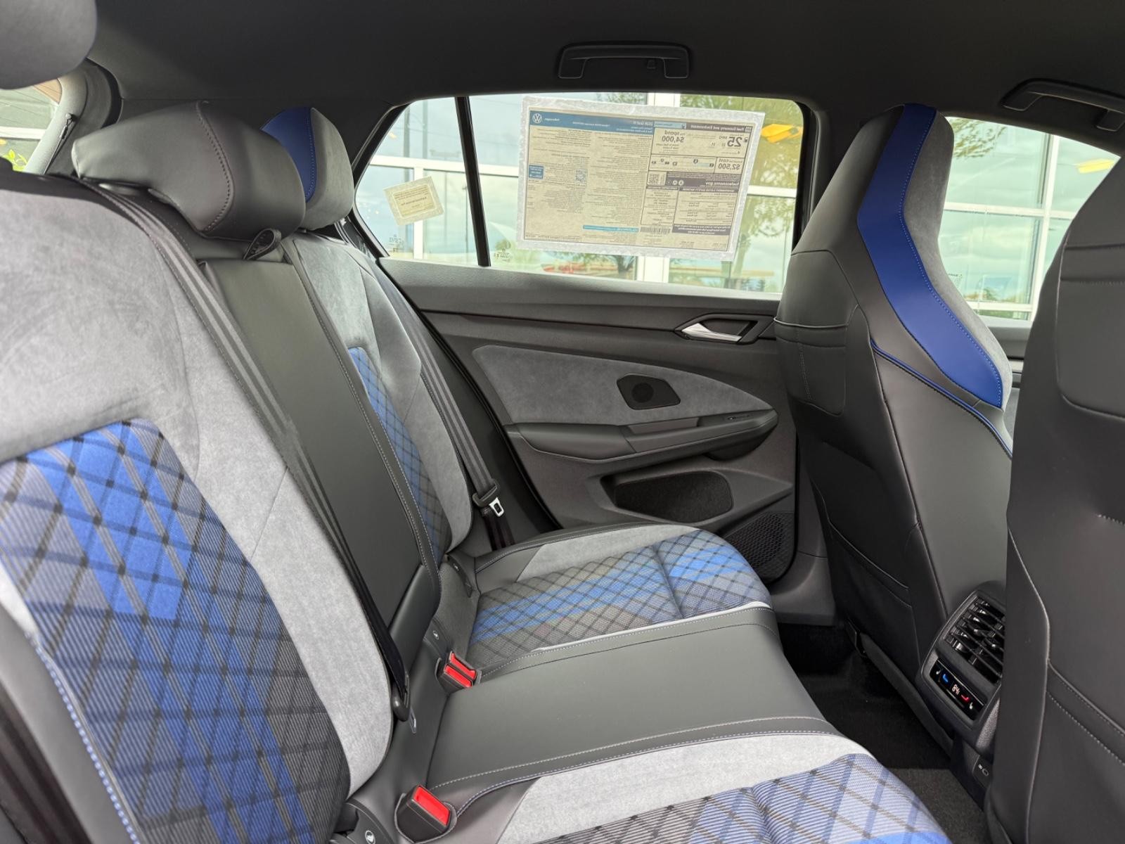 Volkswagen Golf R Vehicle Image 05