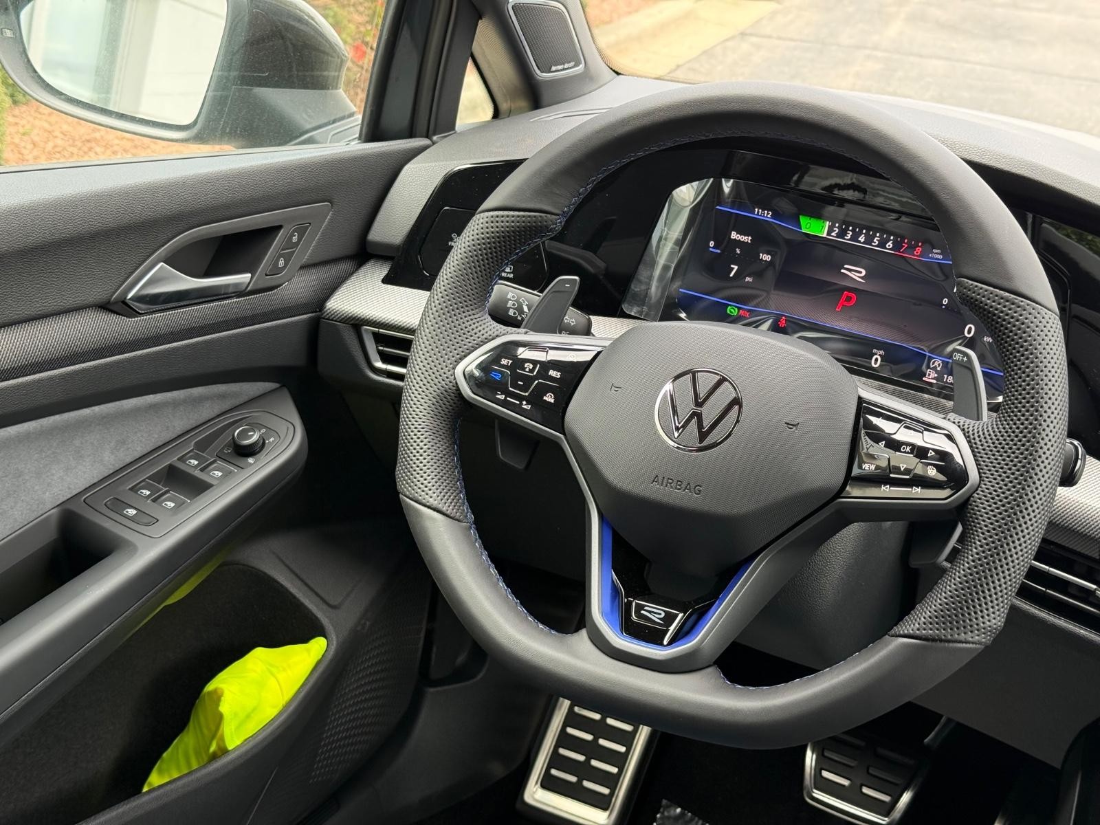 Volkswagen Golf R Vehicle Image 09