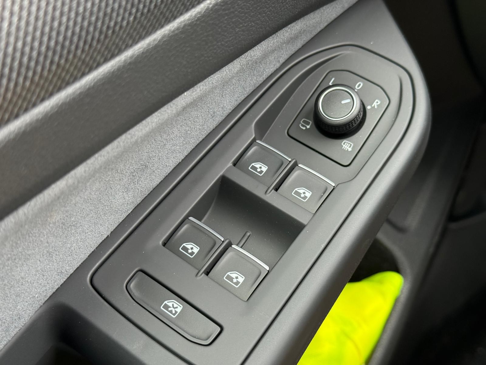 Volkswagen Golf R Vehicle Image 15