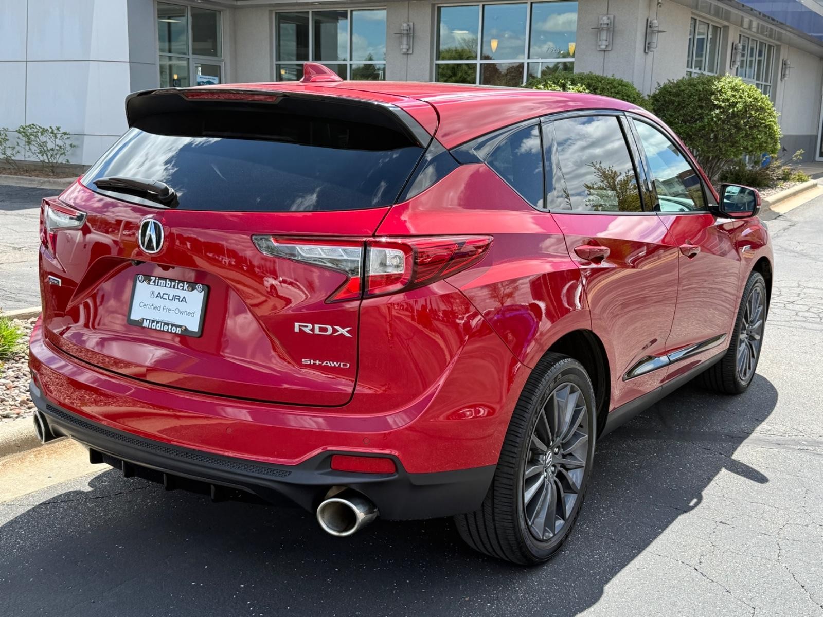 Acura RDX Vehicle Full-screen Gallery Image 03