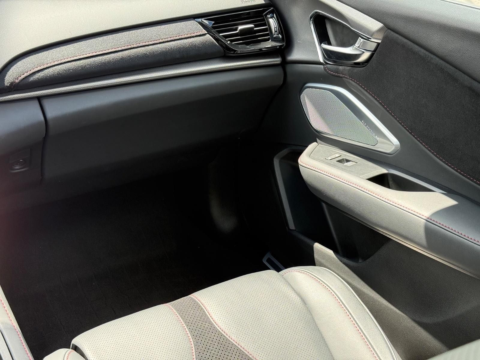 Acura RDX Vehicle Full-screen Gallery Image 15