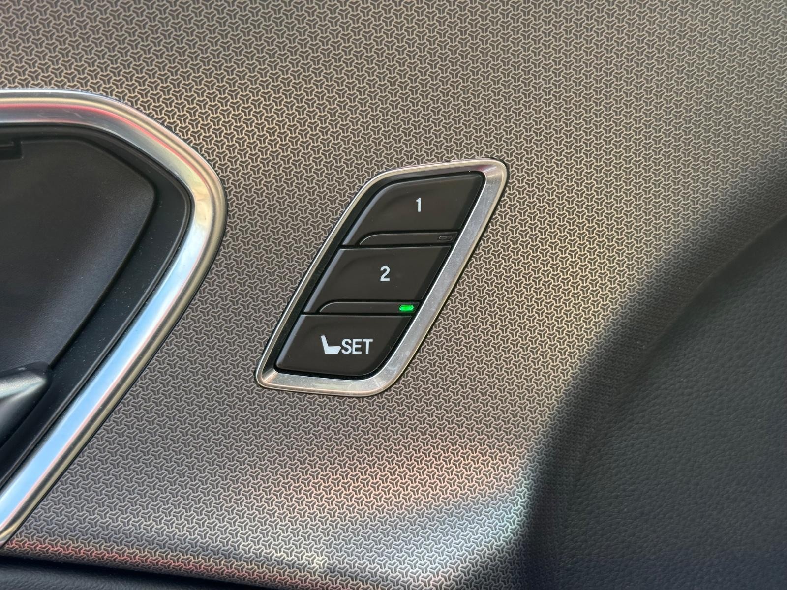 Acura RDX Vehicle Full-screen Gallery Image 16