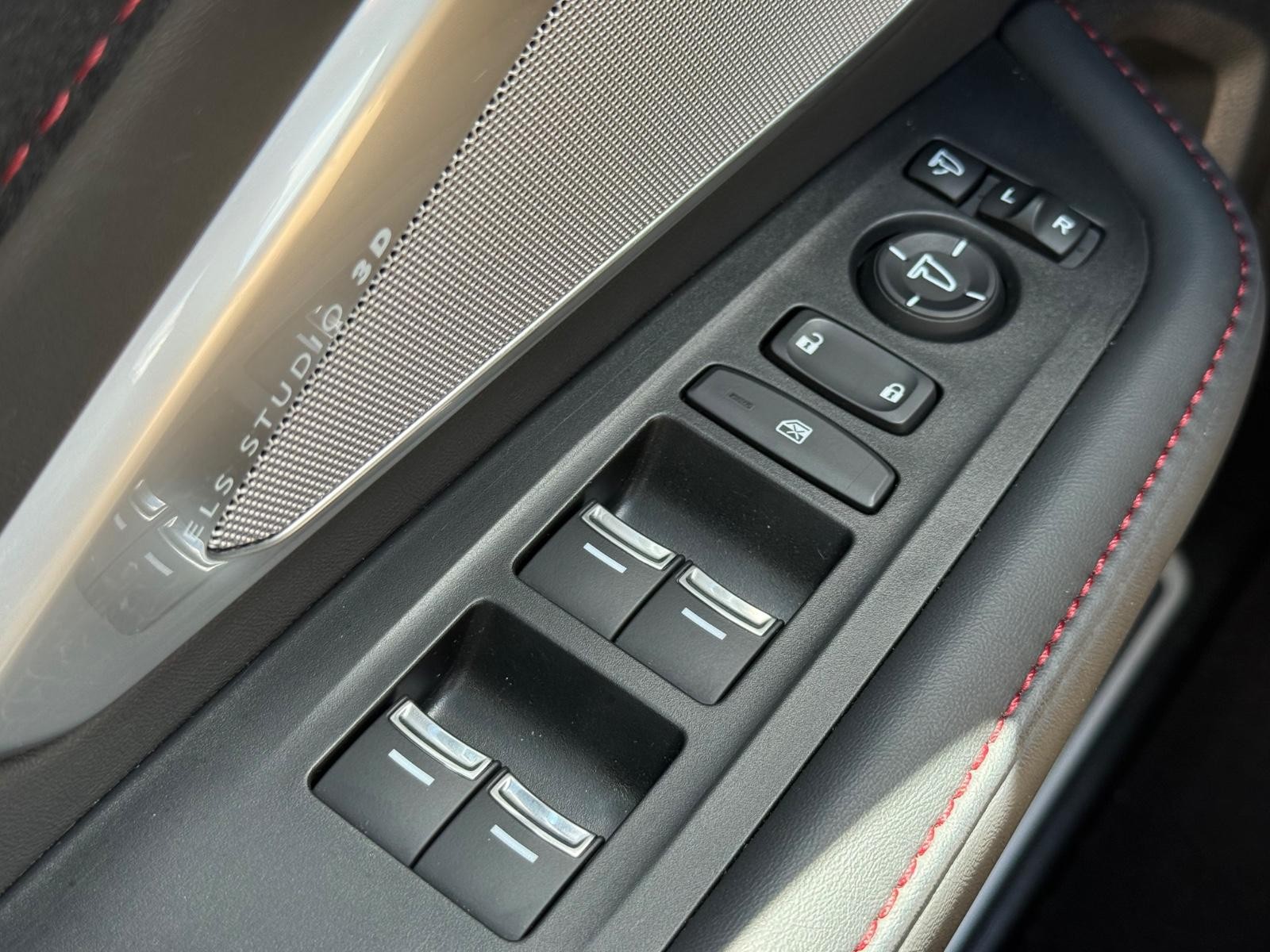 Acura RDX Vehicle Full-screen Gallery Image 22