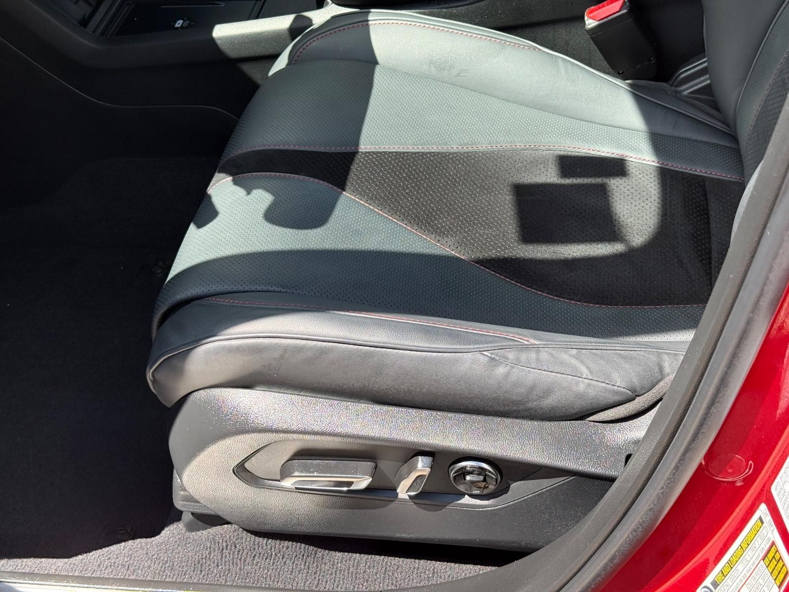 Acura RDX Vehicle Full-screen Gallery Image 23