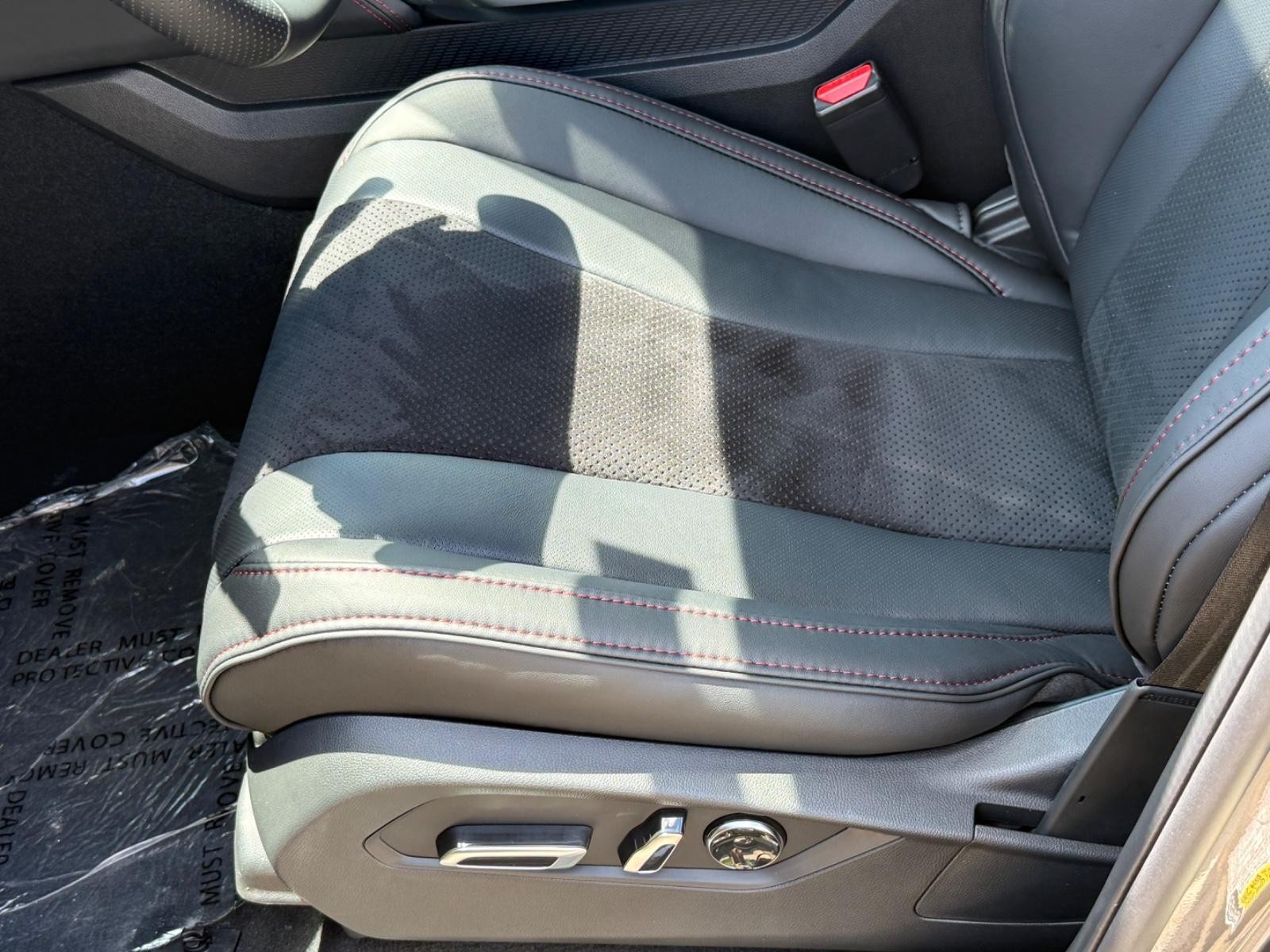 Acura MDX Vehicle Image 16