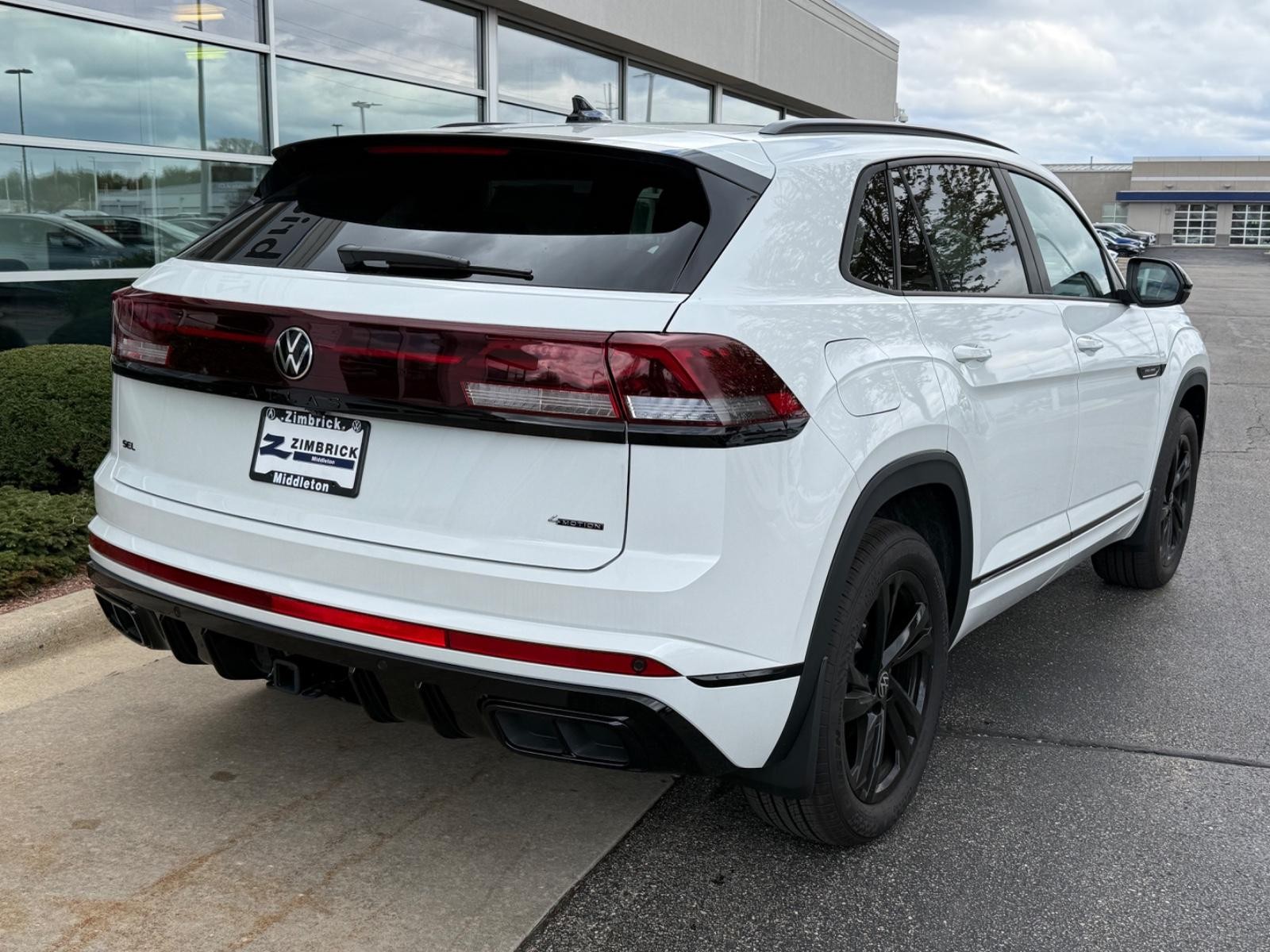 Volkswagen Atlas Cross Sport Vehicle Image 03