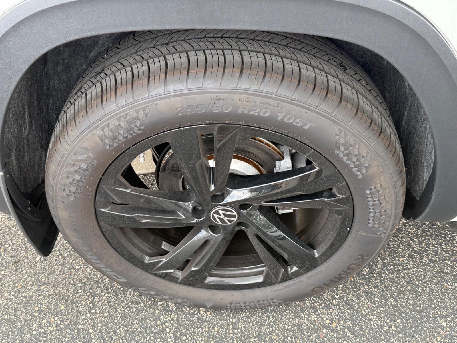 Volkswagen Atlas Cross Sport Vehicle Image 04