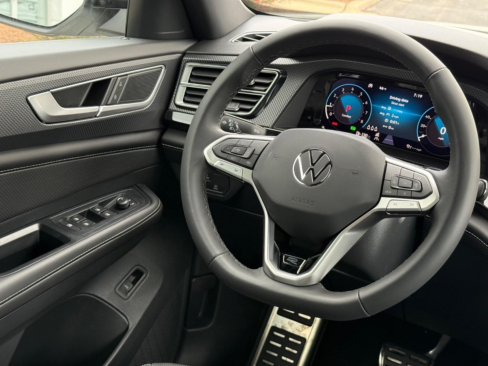Volkswagen Atlas Cross Sport Vehicle Image 09