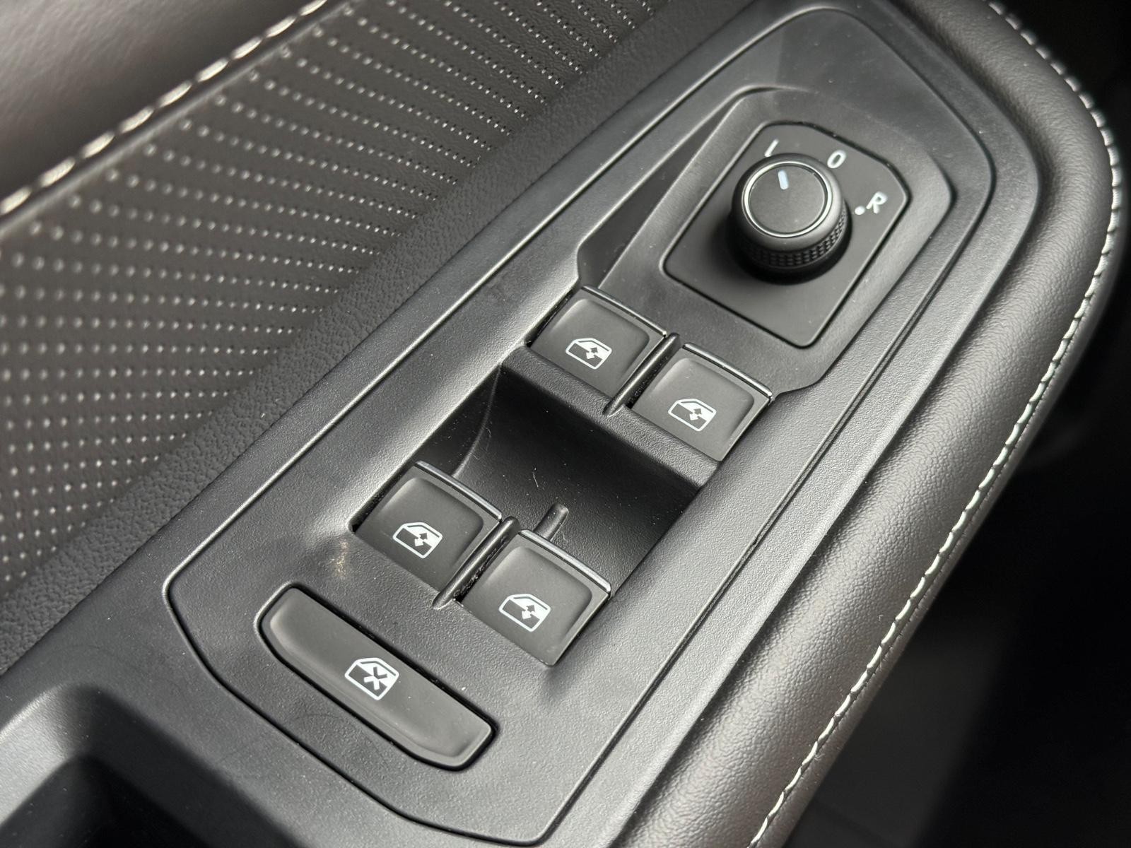 Volkswagen Atlas Cross Sport Vehicle Image 15