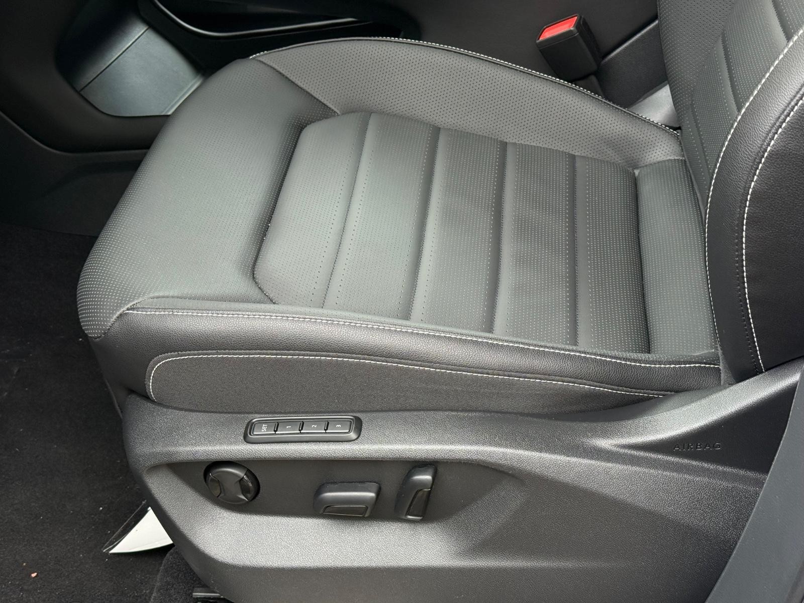 Volkswagen Atlas Cross Sport Vehicle Image 16