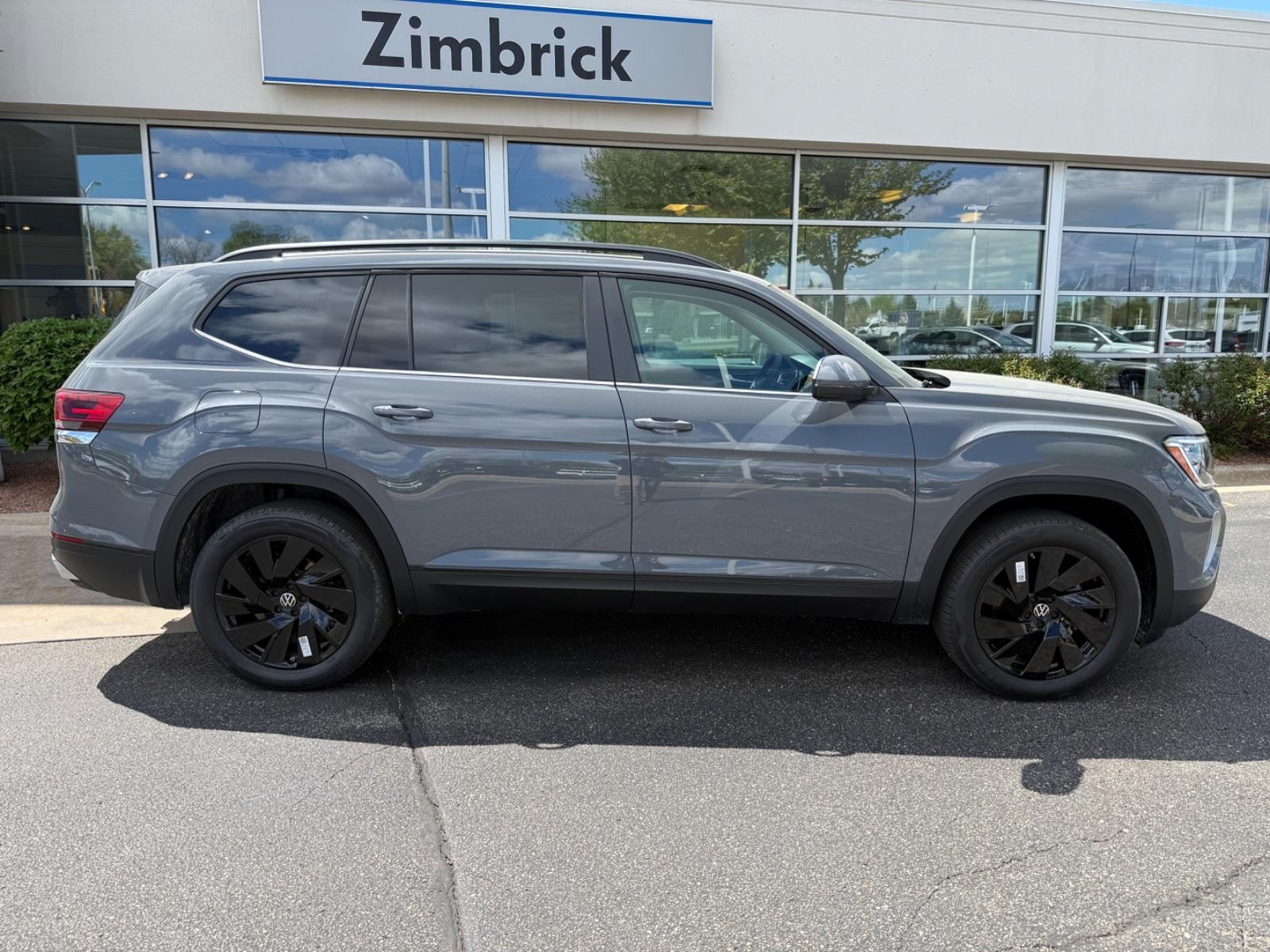Volkswagen Atlas Vehicle Image 02