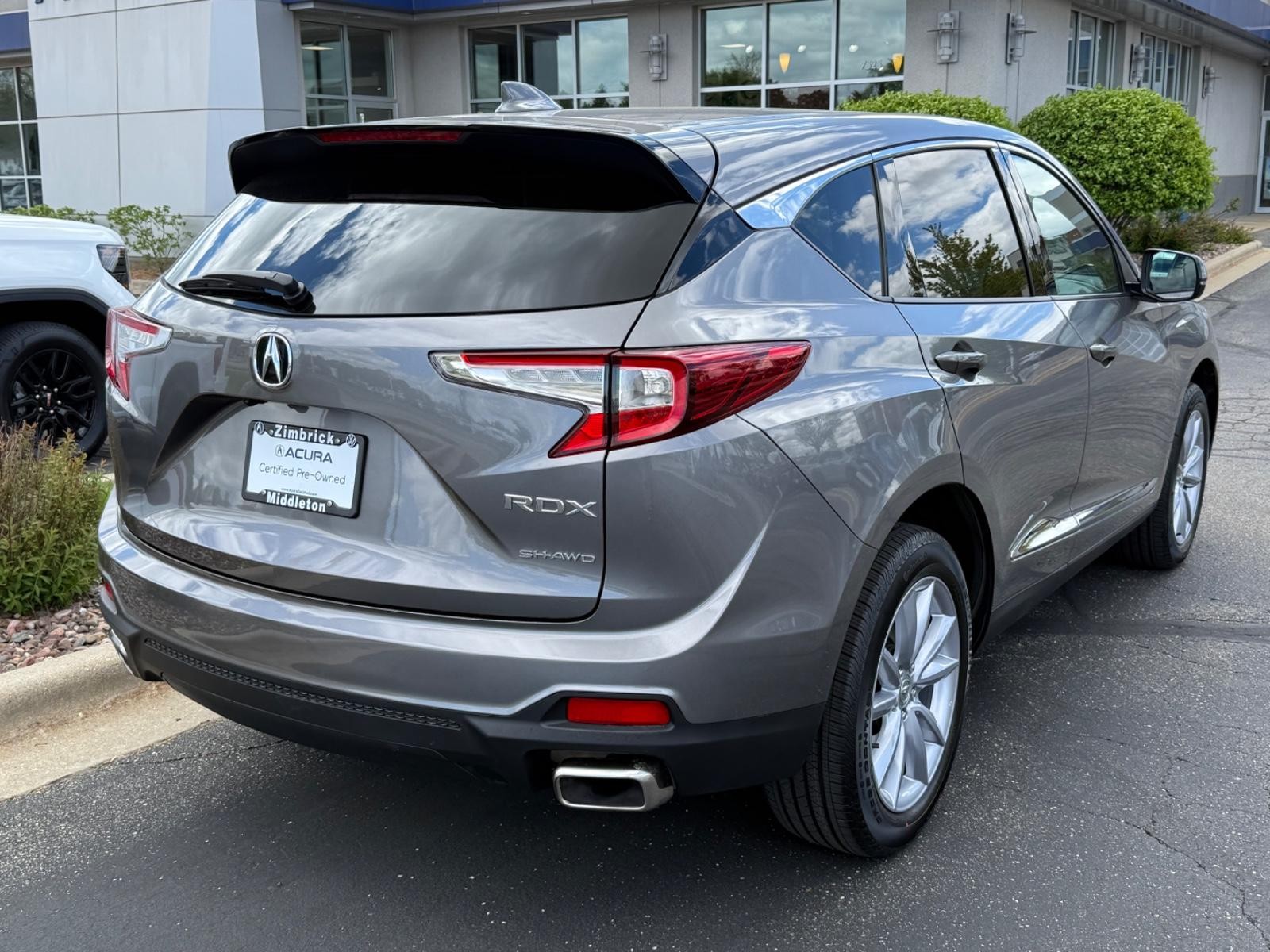 Acura RDX Vehicle Full-screen Gallery Image 03