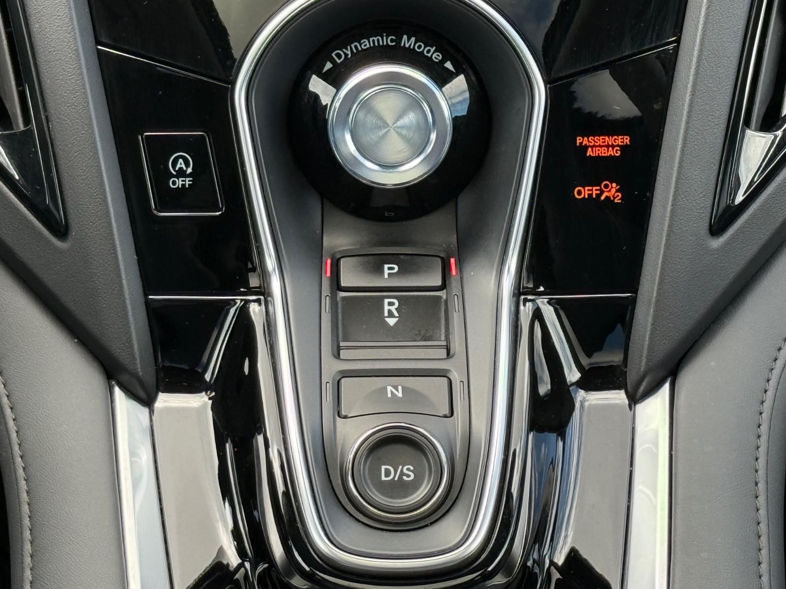 Acura RDX Vehicle Full-screen Gallery Image 13