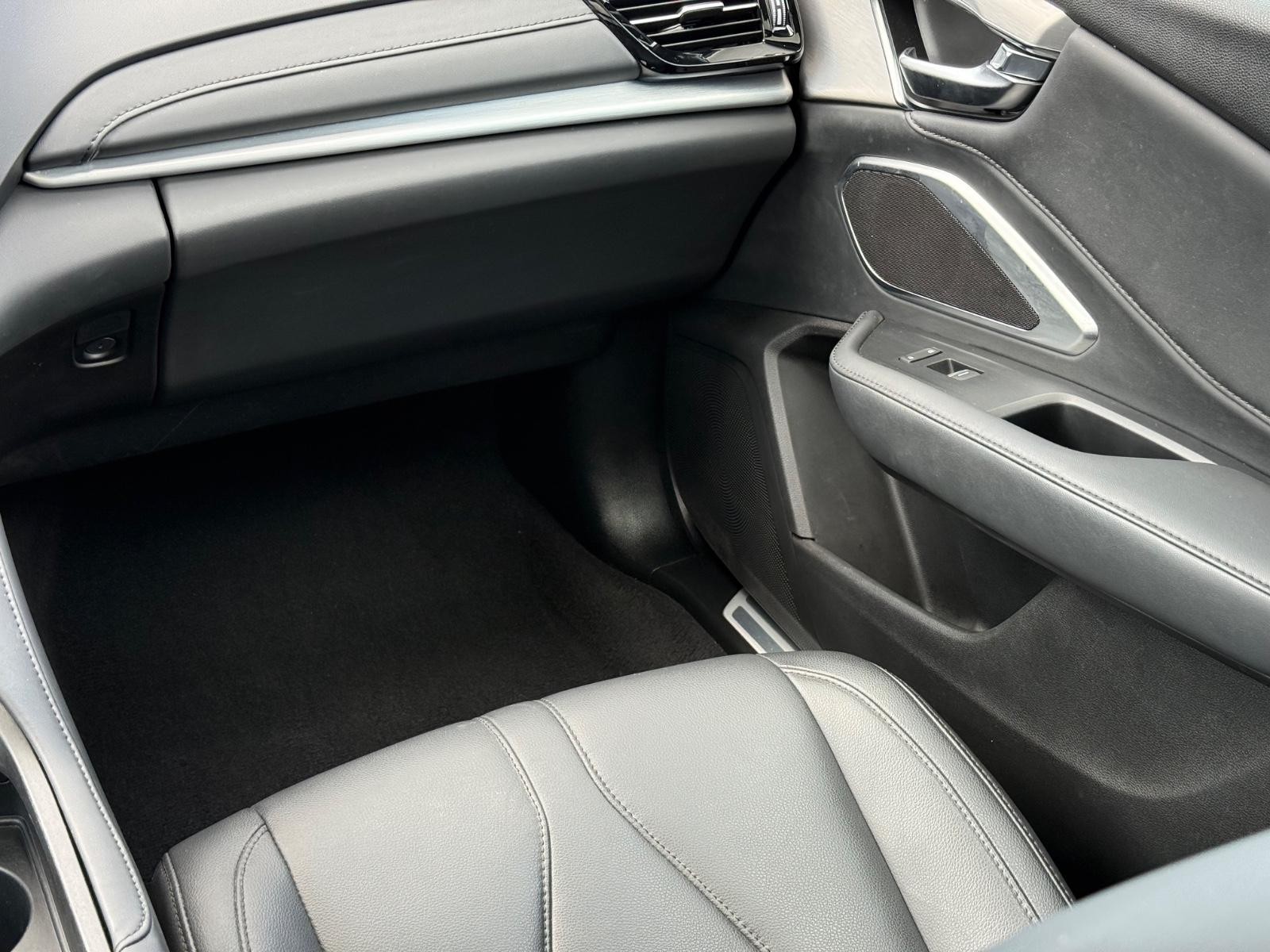 Acura RDX Vehicle Full-screen Gallery Image 15