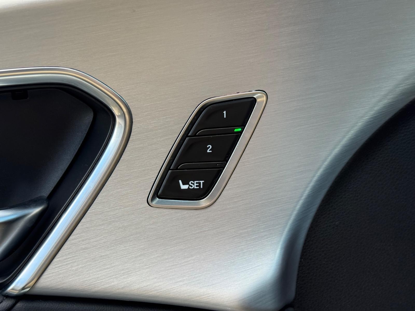 Acura RDX Vehicle Full-screen Gallery Image 16