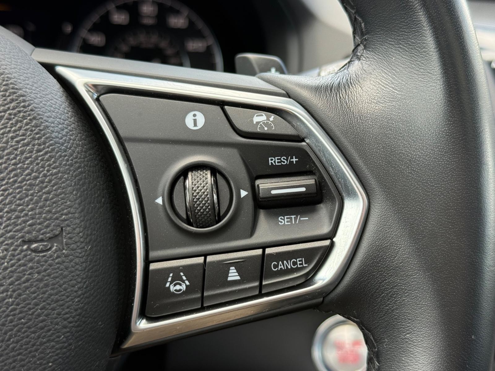Acura RDX Vehicle Full-screen Gallery Image 18