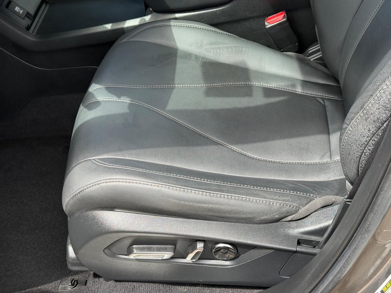 Acura RDX Vehicle Full-screen Gallery Image 23