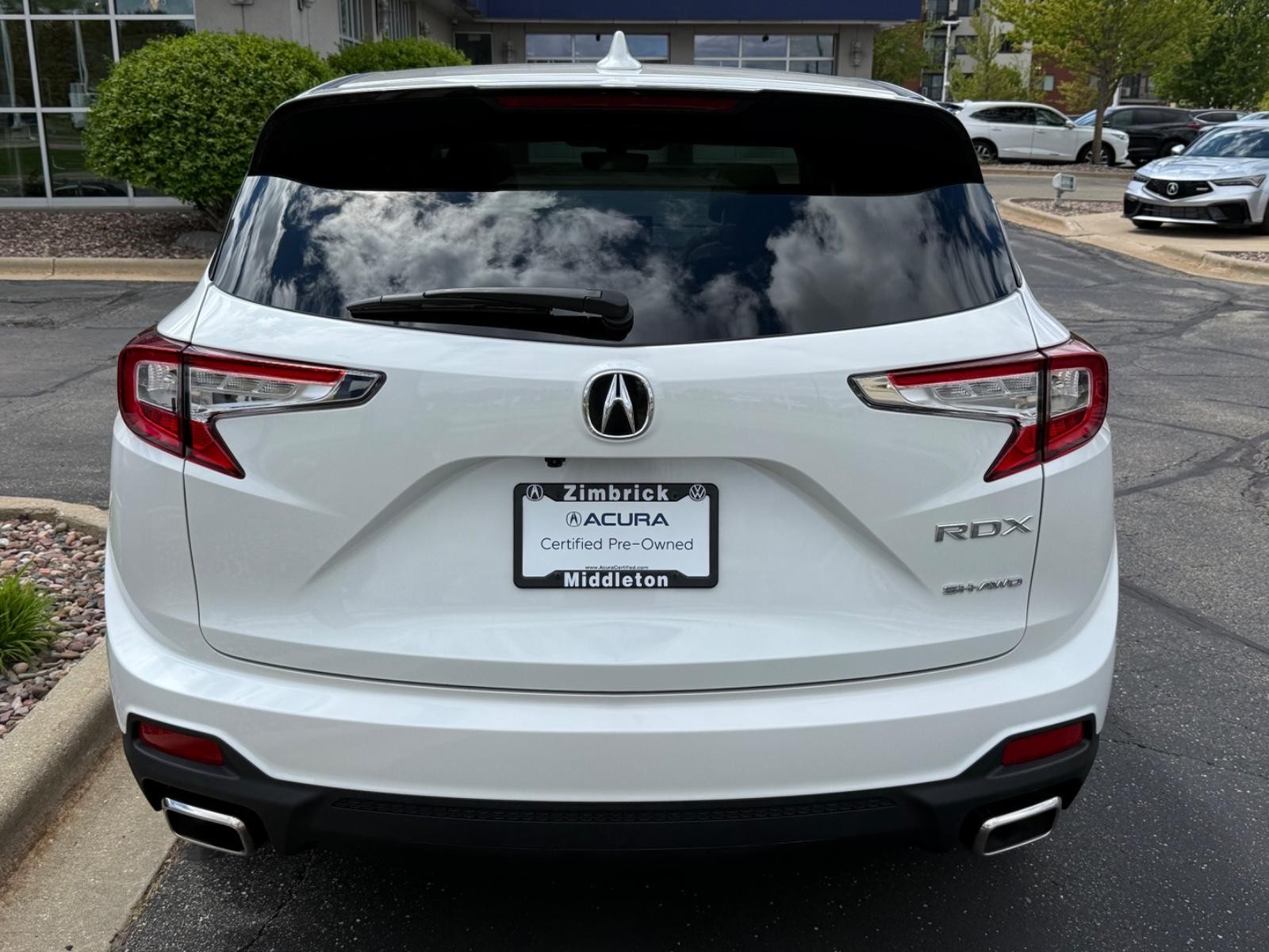 Acura RDX Vehicle Full-screen Gallery Image 04