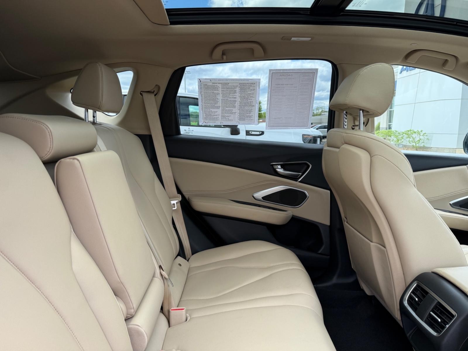 Acura RDX Vehicle Full-screen Gallery Image 10
