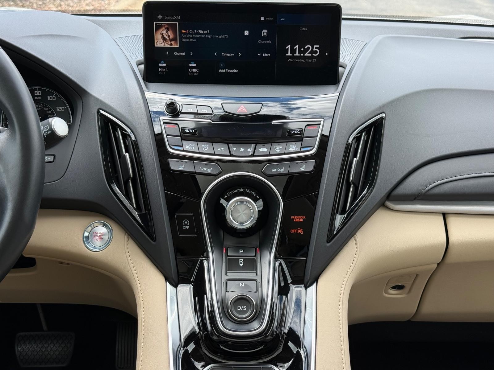 Acura RDX Vehicle Full-screen Gallery Image 12