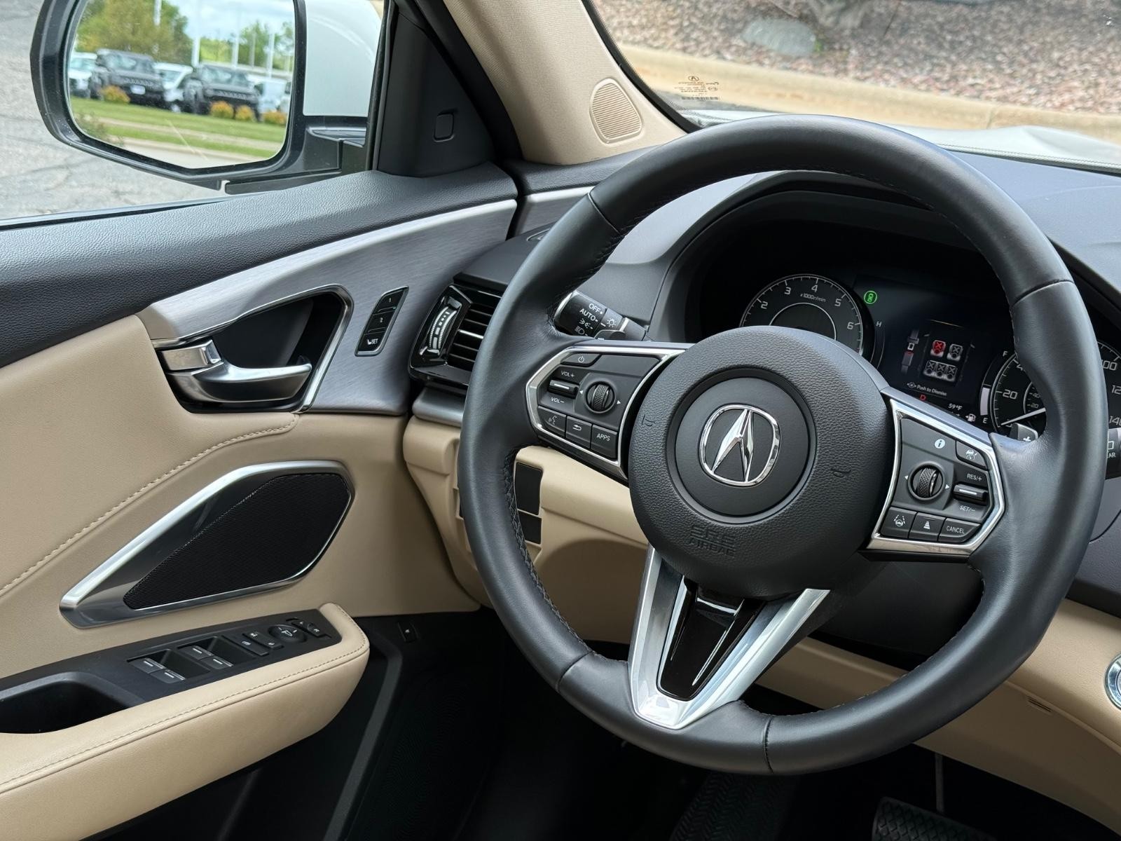 Acura RDX Vehicle Full-screen Gallery Image 14
