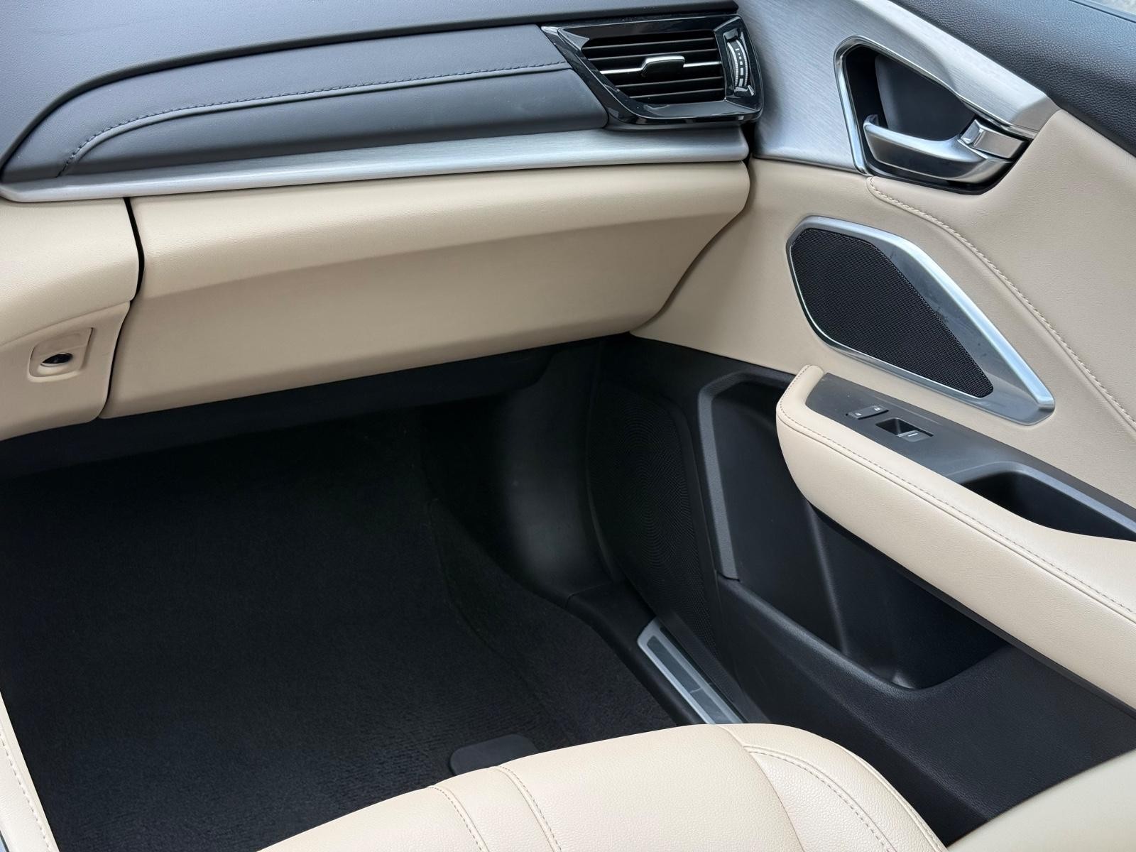 Acura RDX Vehicle Full-screen Gallery Image 15