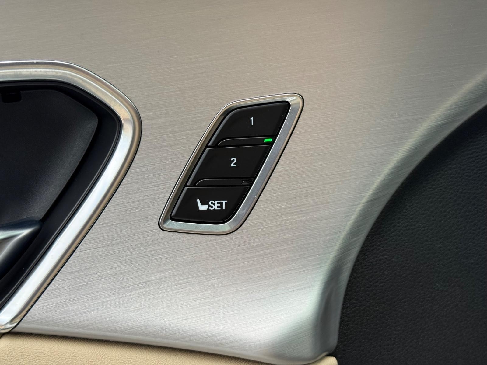 Acura RDX Vehicle Full-screen Gallery Image 16