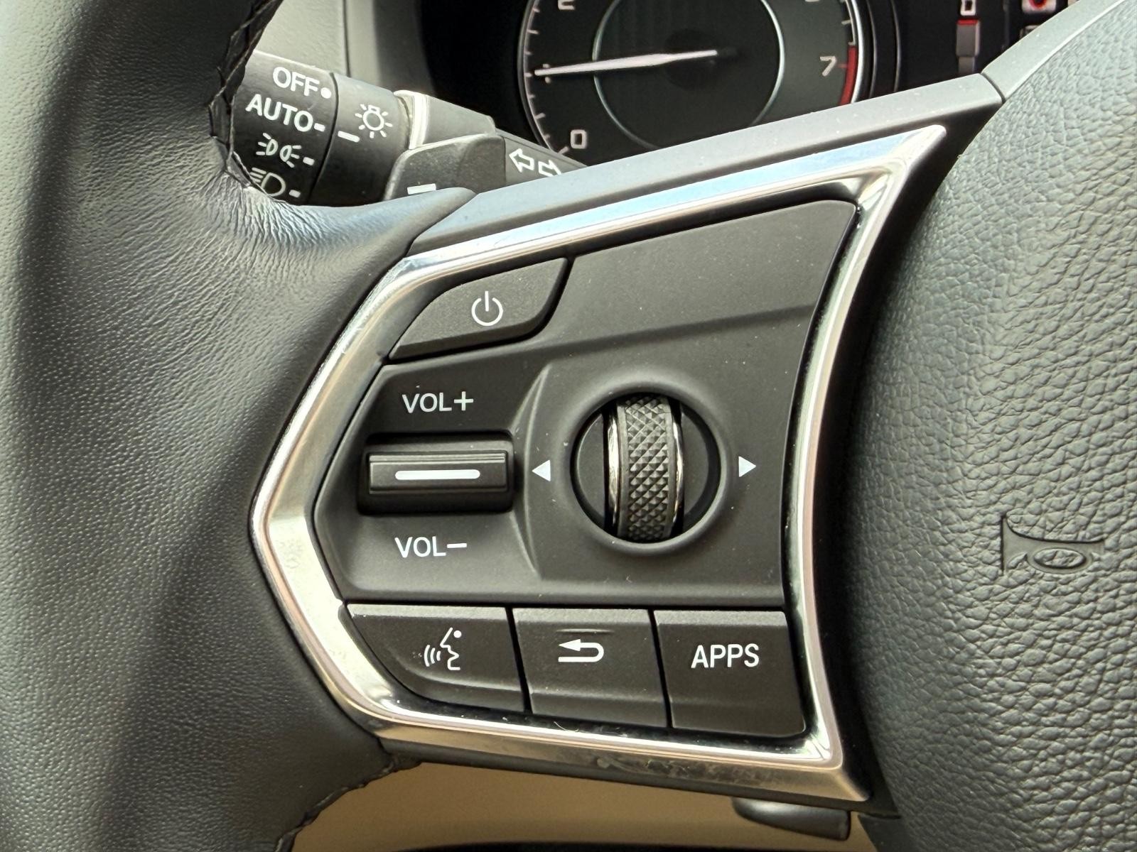 Acura RDX Vehicle Full-screen Gallery Image 17