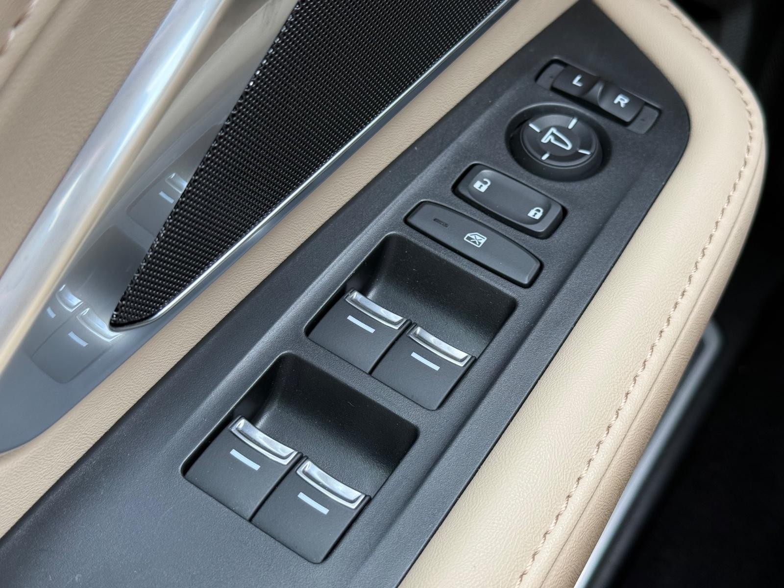 Acura RDX Vehicle Full-screen Gallery Image 22