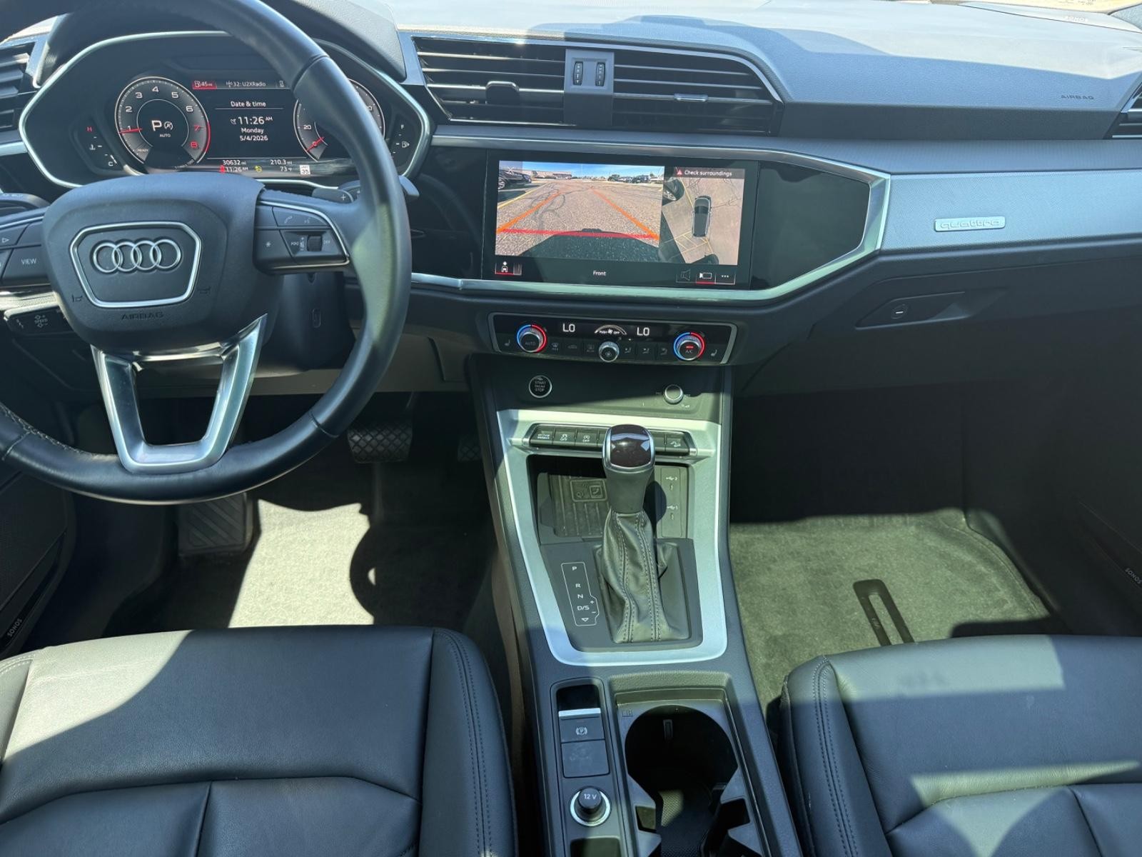 Audi Q3 Vehicle Full-screen Gallery Image 11