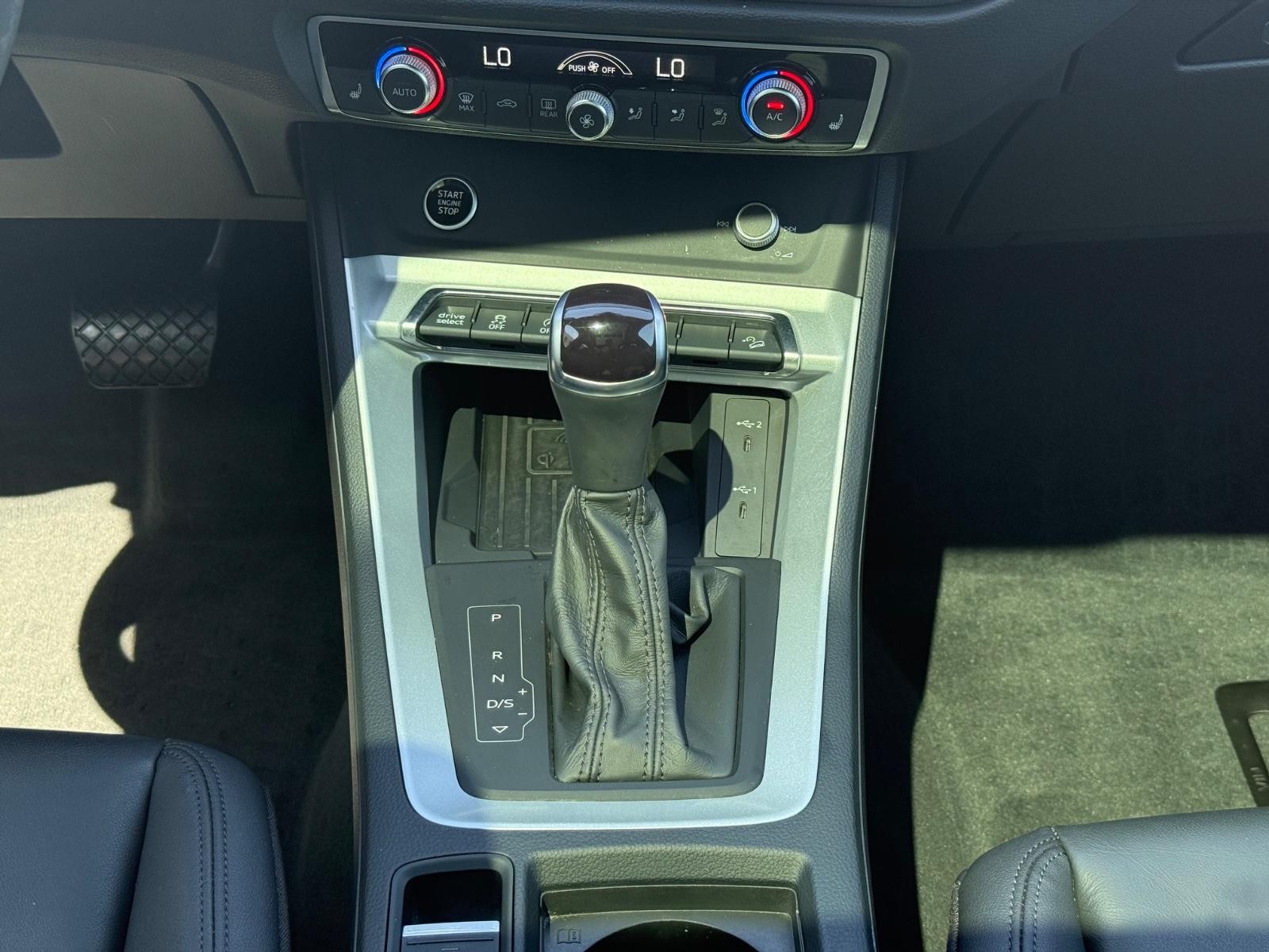 Audi Q3 Vehicle Full-screen Gallery Image 13