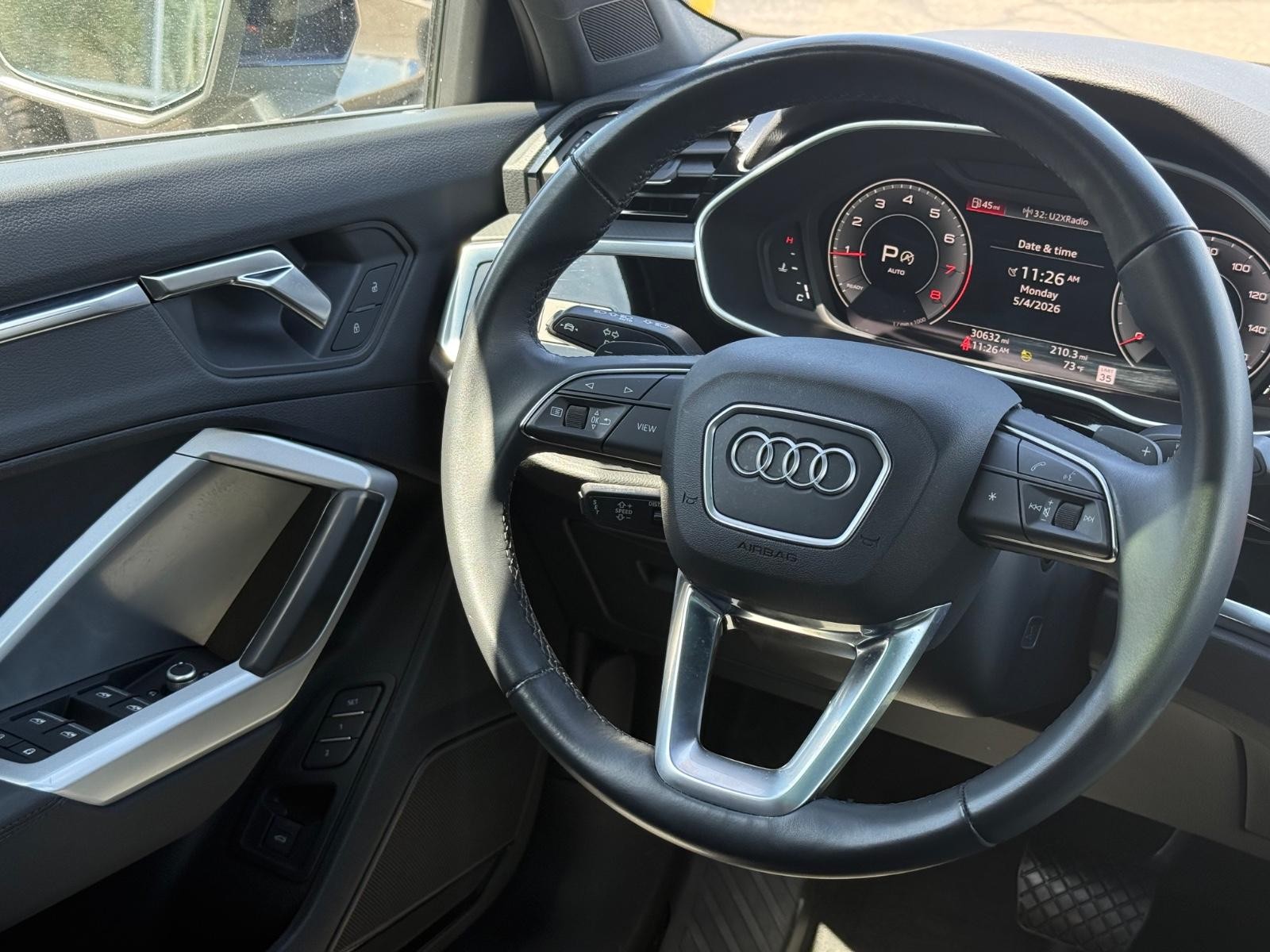 Audi Q3 Vehicle Full-screen Gallery Image 14