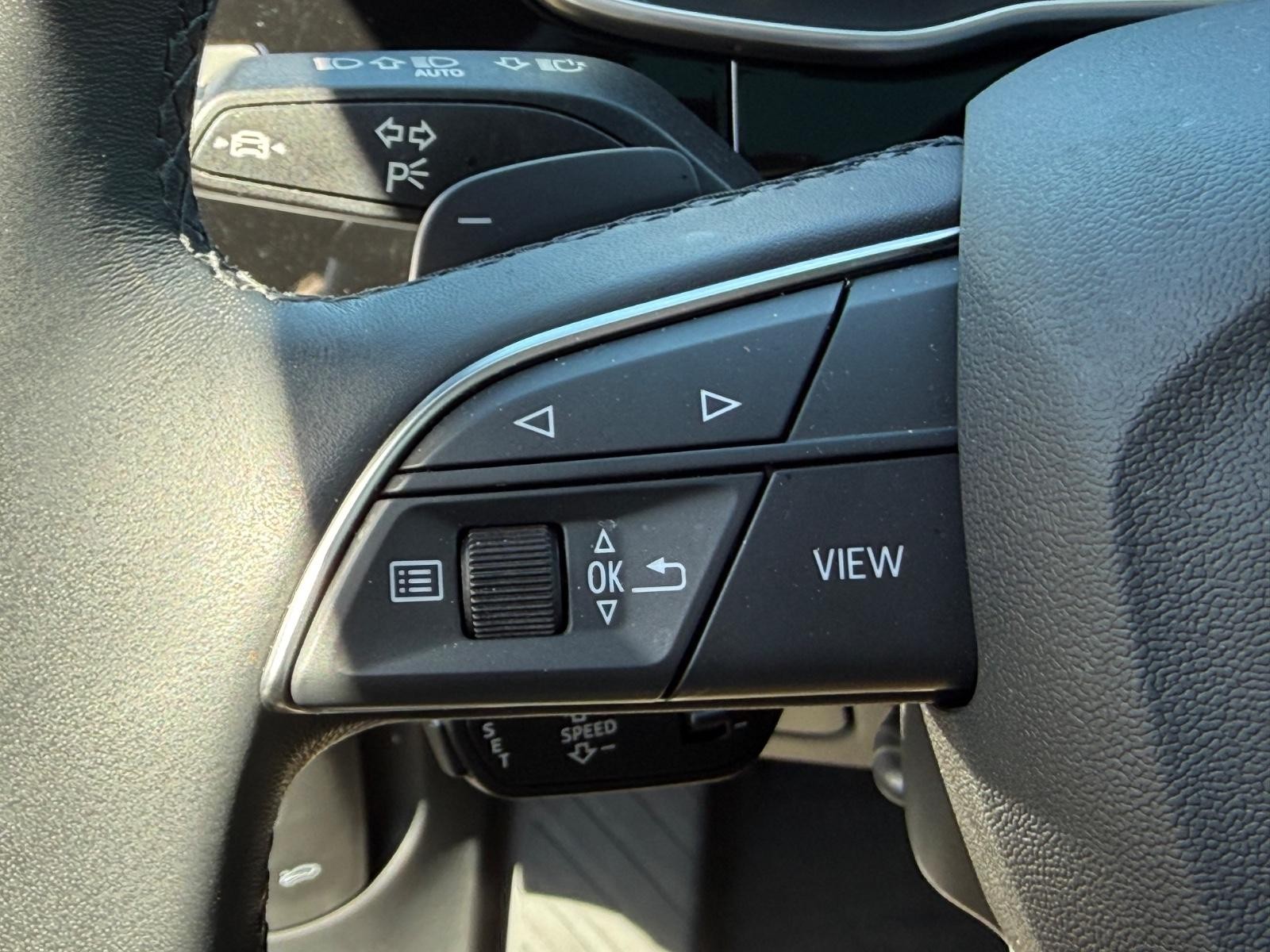 Audi Q3 Vehicle Full-screen Gallery Image 16