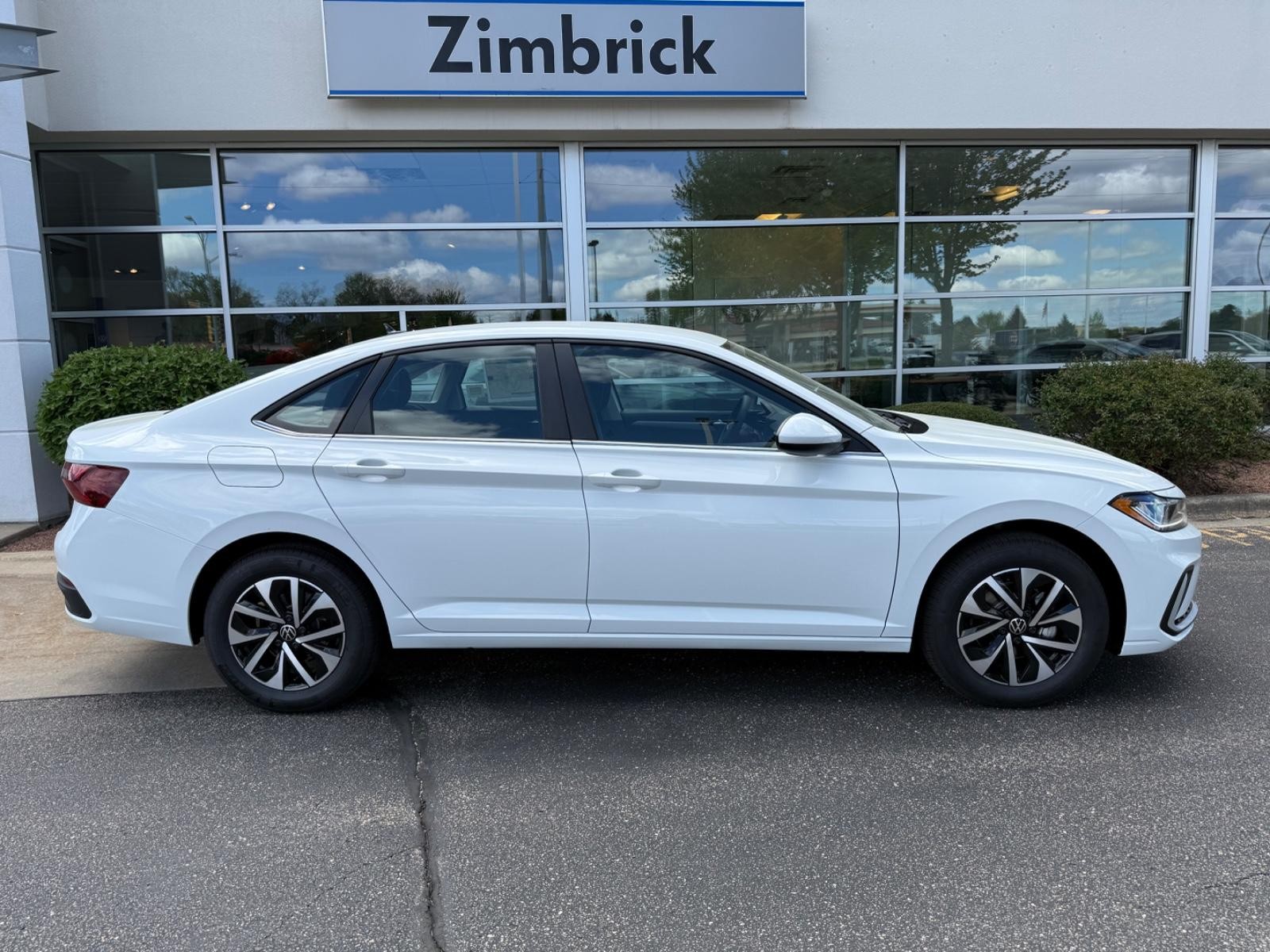 Volkswagen Jetta Vehicle Image 02