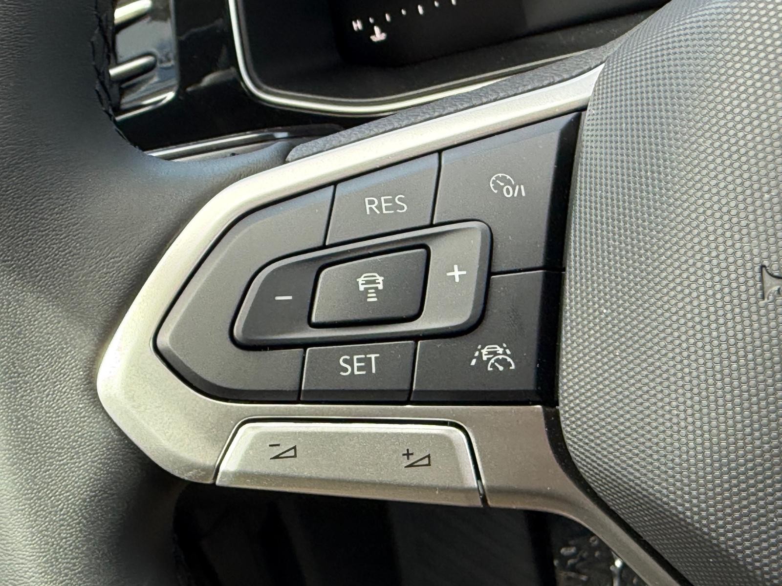Volkswagen Jetta Vehicle Image 12